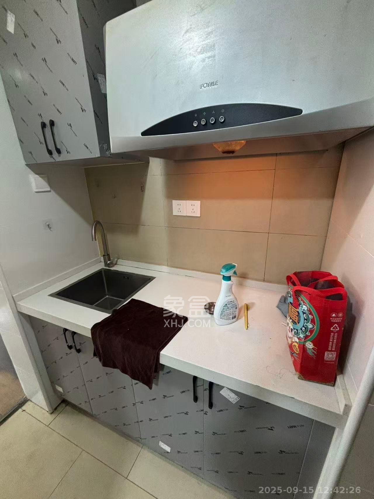 万科金色家园  1室1厅1卫   1300.00元/月室内图