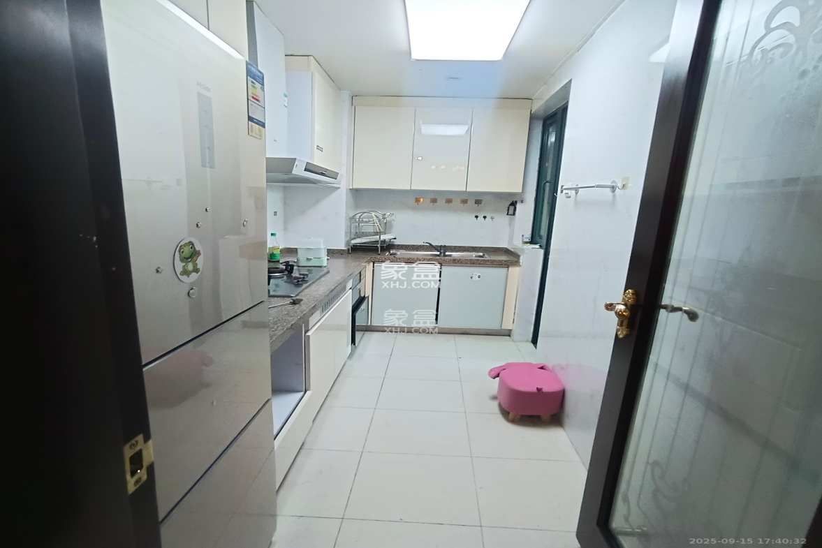 恒大雅苑 3室2厅2卫 2600.0元/月 恒大雅苑 3室2厅2卫 2600.0元/月室内图