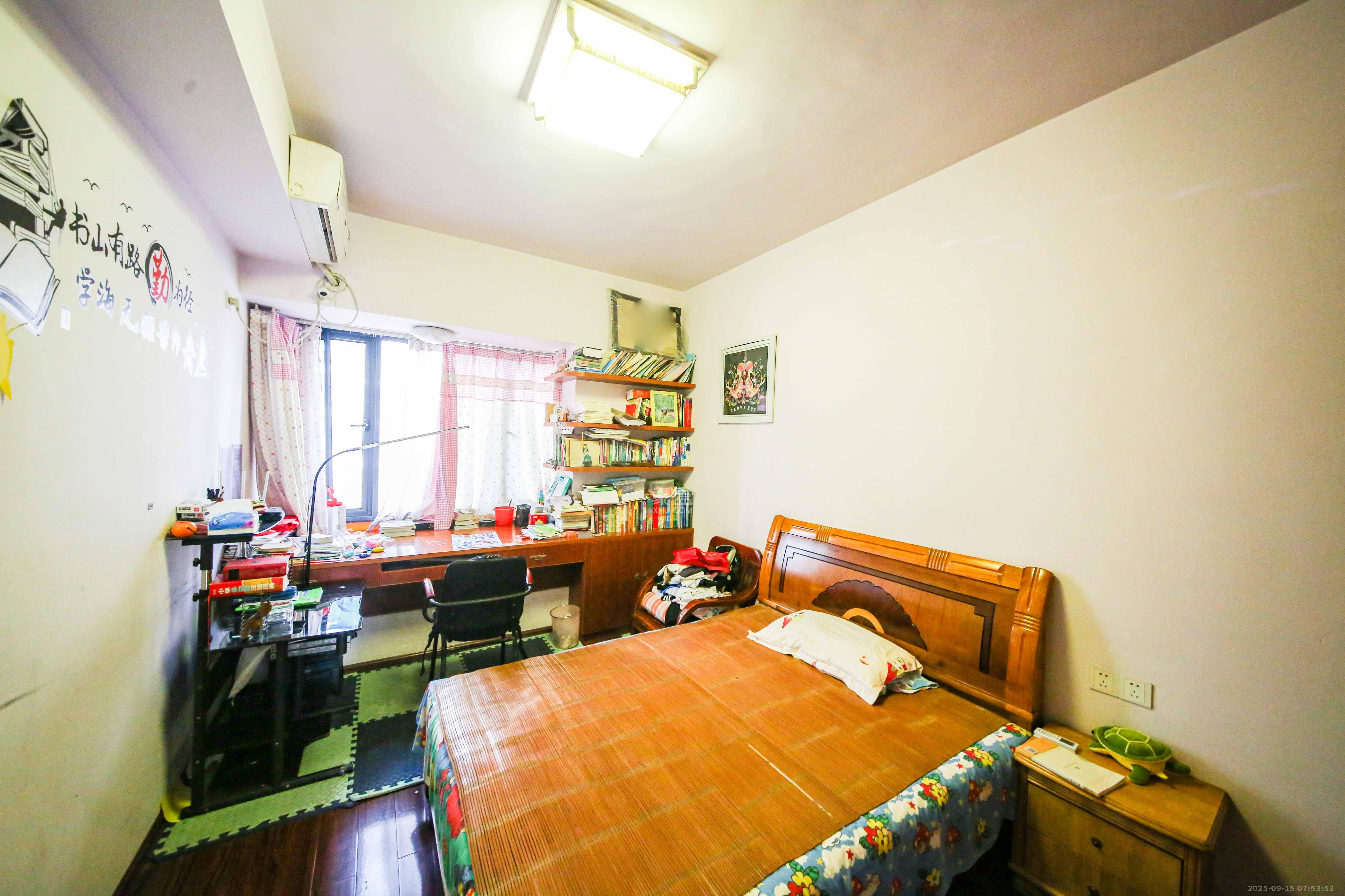 梦网景园 4室2厅2卫 168.0万 梦网景园 4室2厅2卫 168.0万卧室