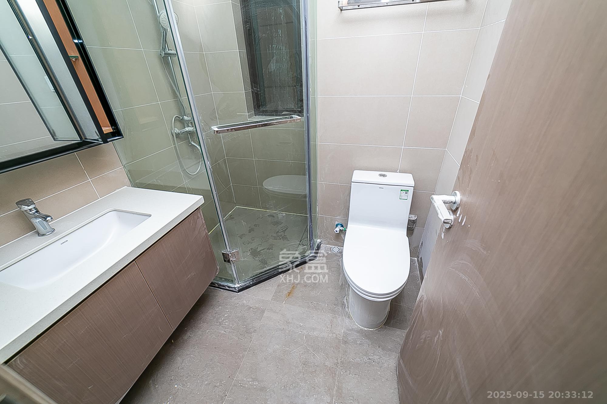 新力铂园(江山云著)  3室2厅2卫    113.8万 新力铂园(江山云著)  3室2厅2卫    113.8万卫生间