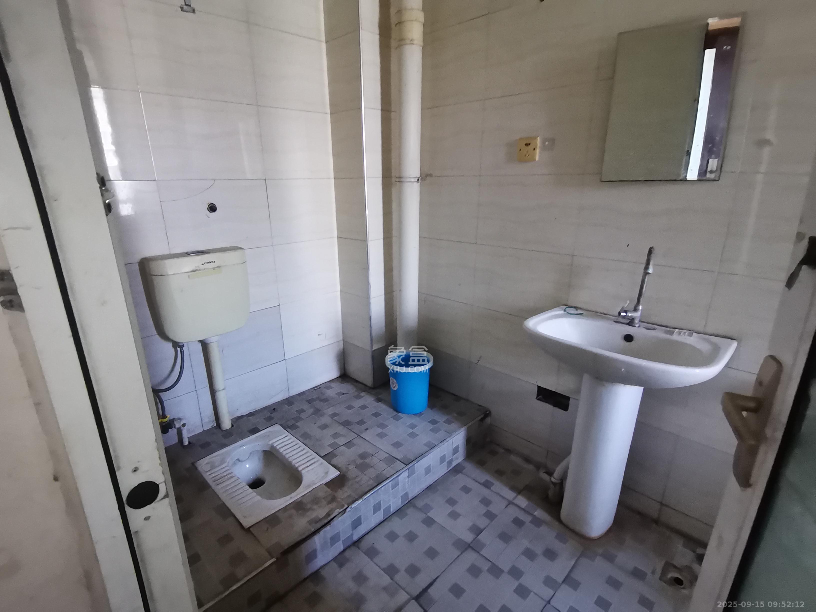 阳光100二期  4室2厅2卫    1800.0元/月室内图