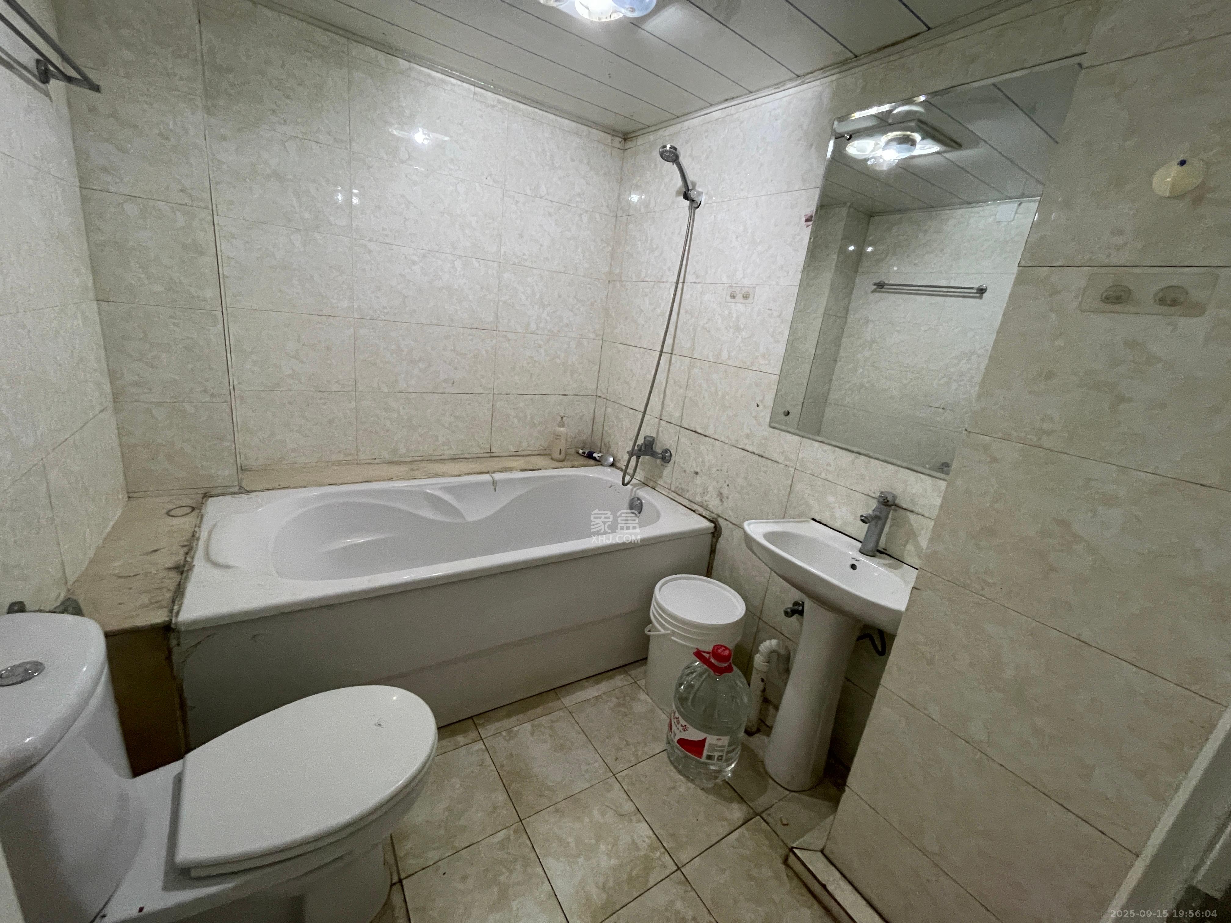 联美品格 4室1厅2卫 1800.0元/月 联美品格 4室1厅2卫 1800.0元/月室内图