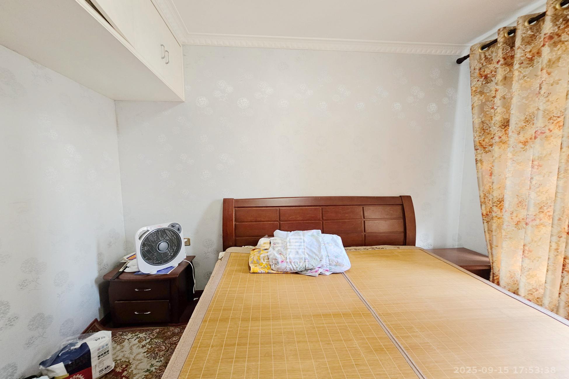 雨花公馆(紫苔名苑) 4室2厅2卫 155.0万 雨花公馆(紫苔名苑) 4室2厅2卫 155.0万卧室