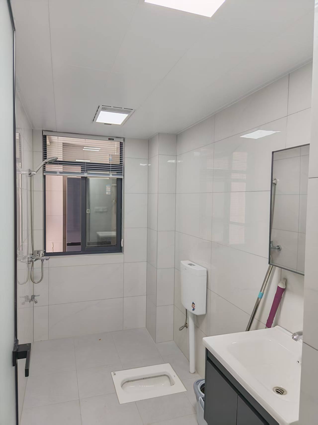 互助小区电梯房  3室2厅1卫   1800.00元/月室内图