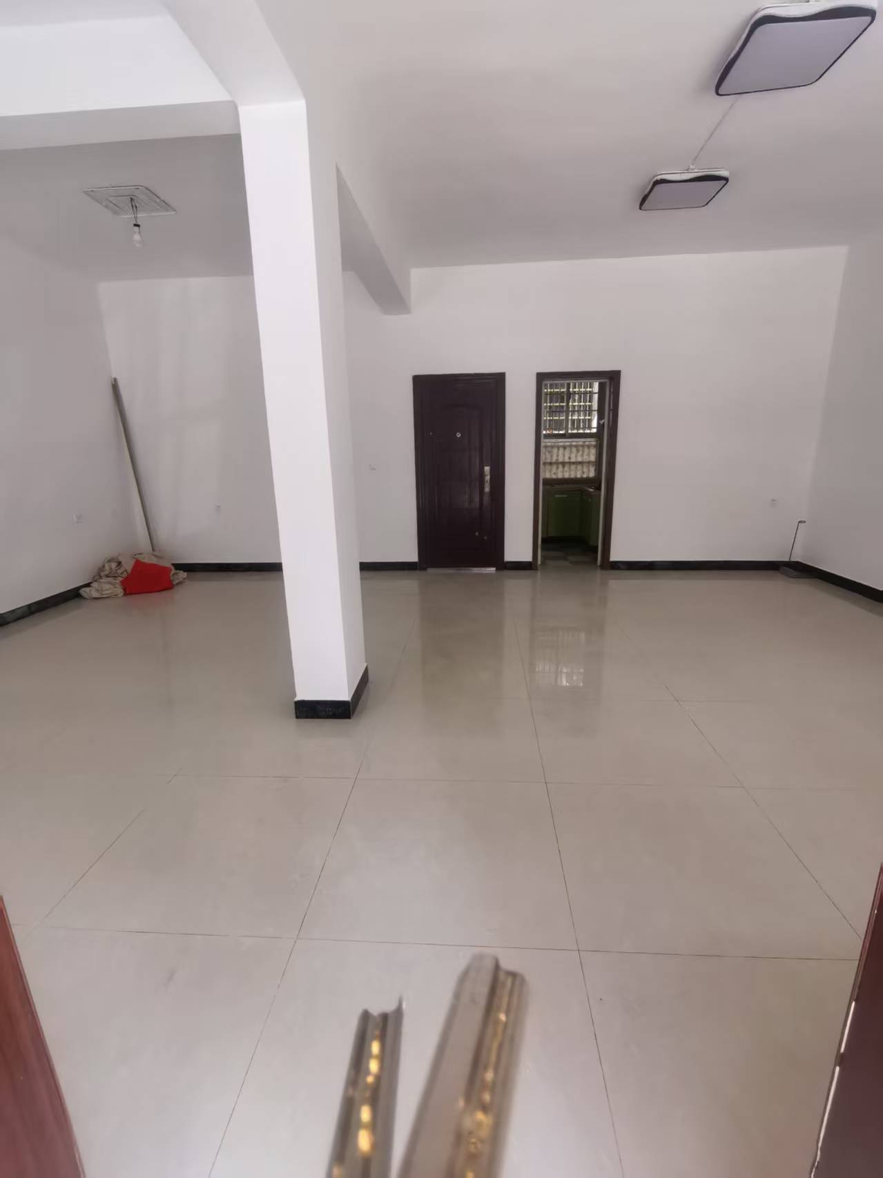 黄金塔安置小区散盘 4室3厅3卫 2500.0元/月 黄金塔安置小区散盘 4室3厅3卫 2500.0元/月室内图