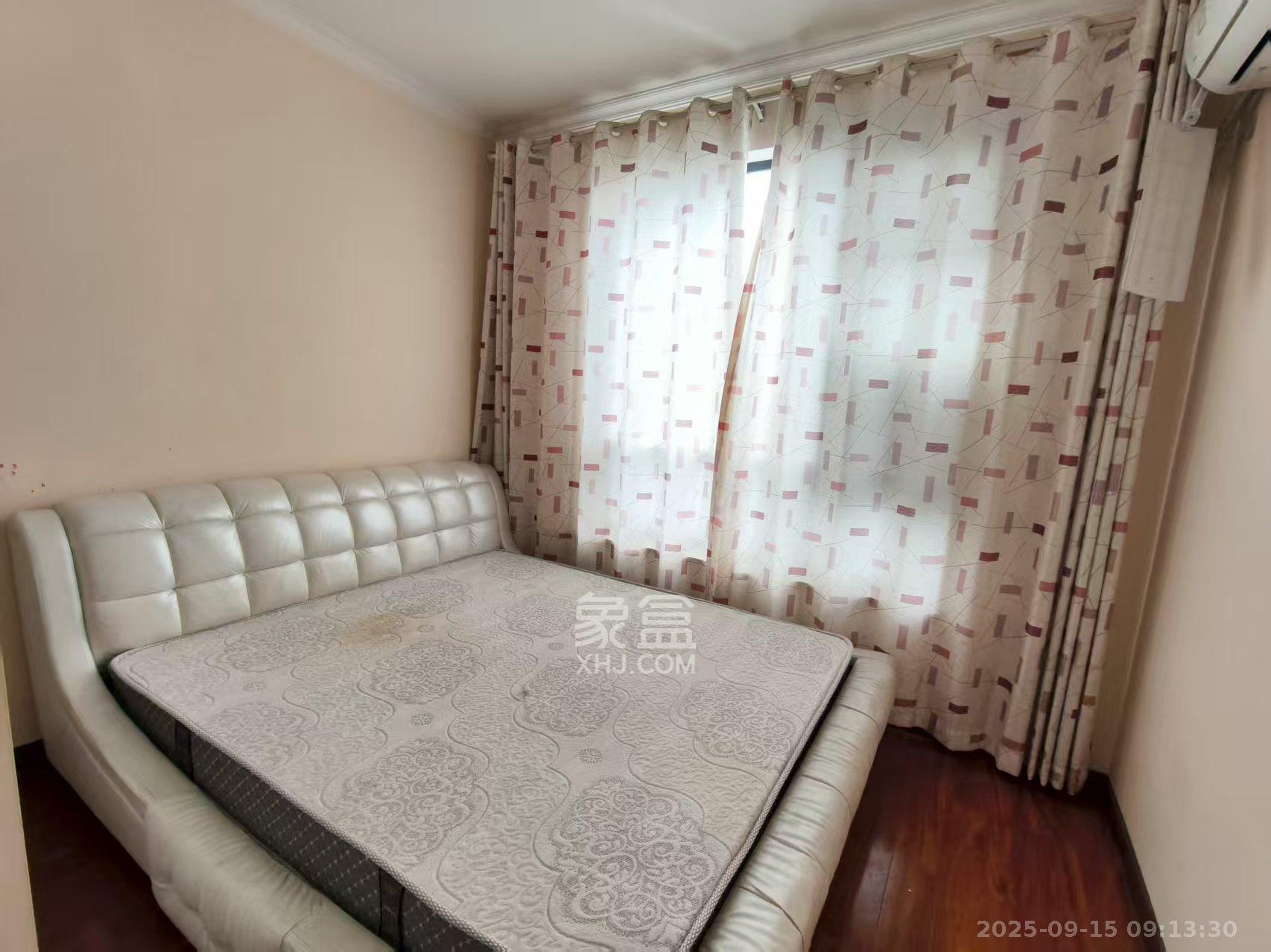 阳光100三期 3室2厅1卫 2400.0元/月 阳光100三期 3室2厅1卫 2400.0元/月室内图