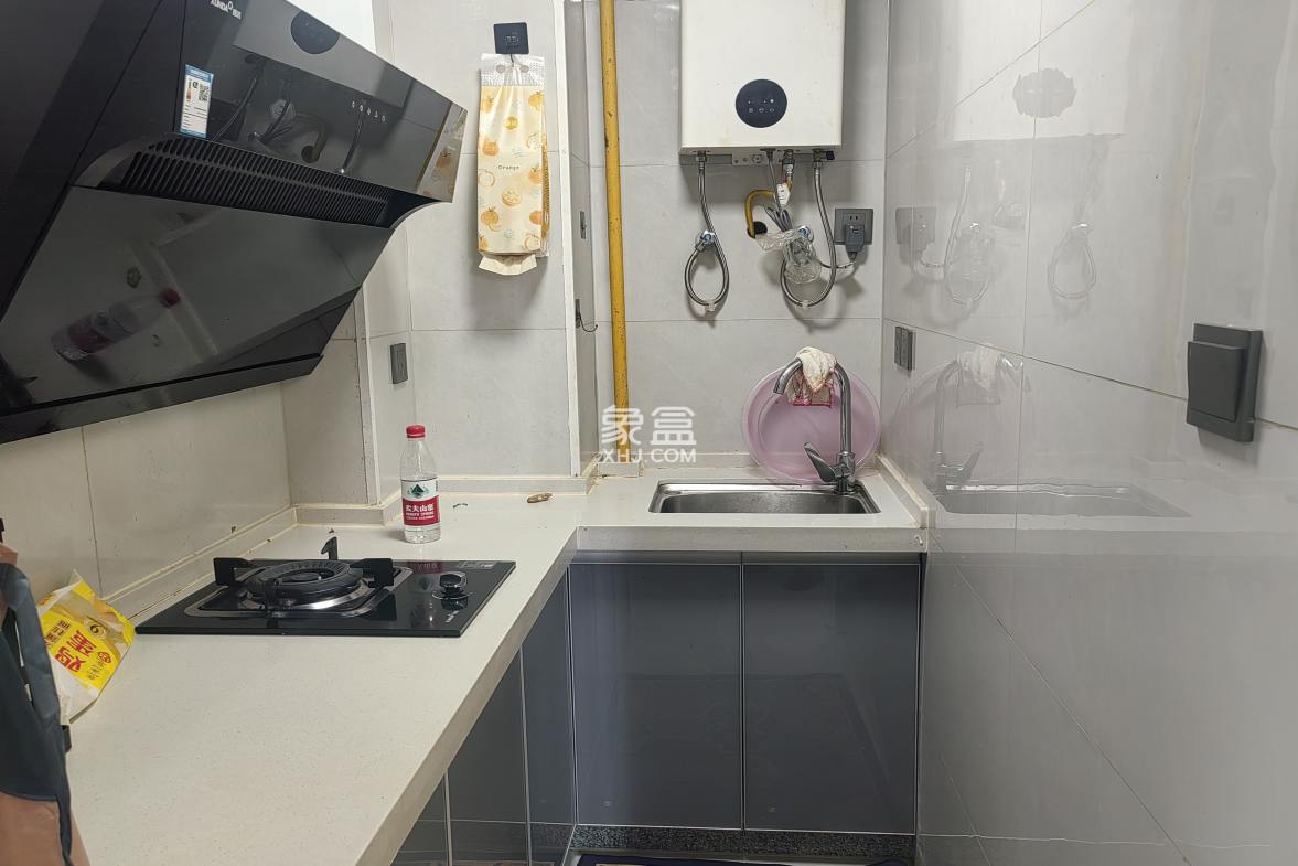 香格里拉  1室1厅1卫    1000.0元/月 香格里拉  1室1厅1卫    1000.0元/月室内图