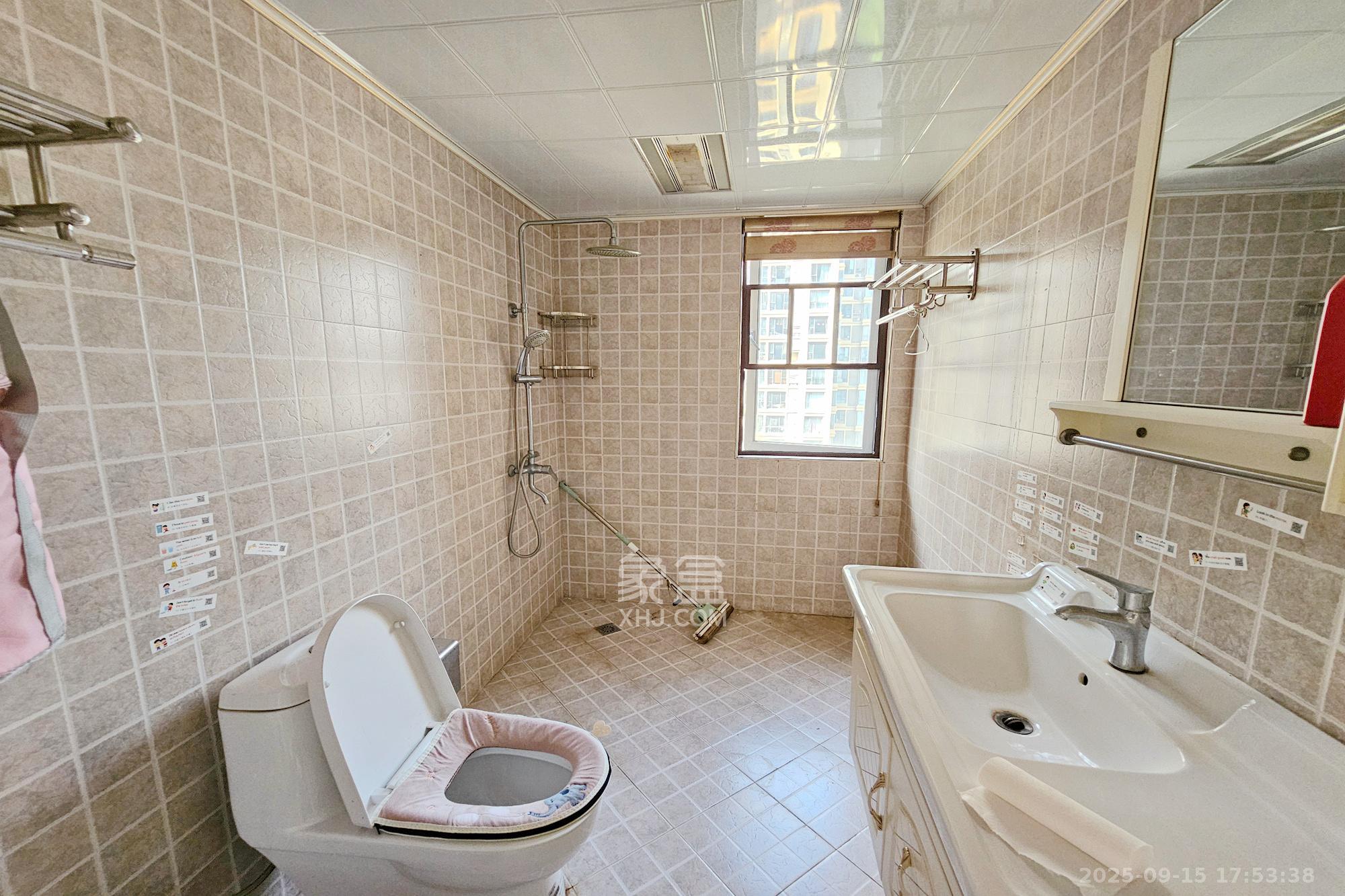 雨花公馆(紫苔名苑)  4室2厅2卫    155.0万卫生间