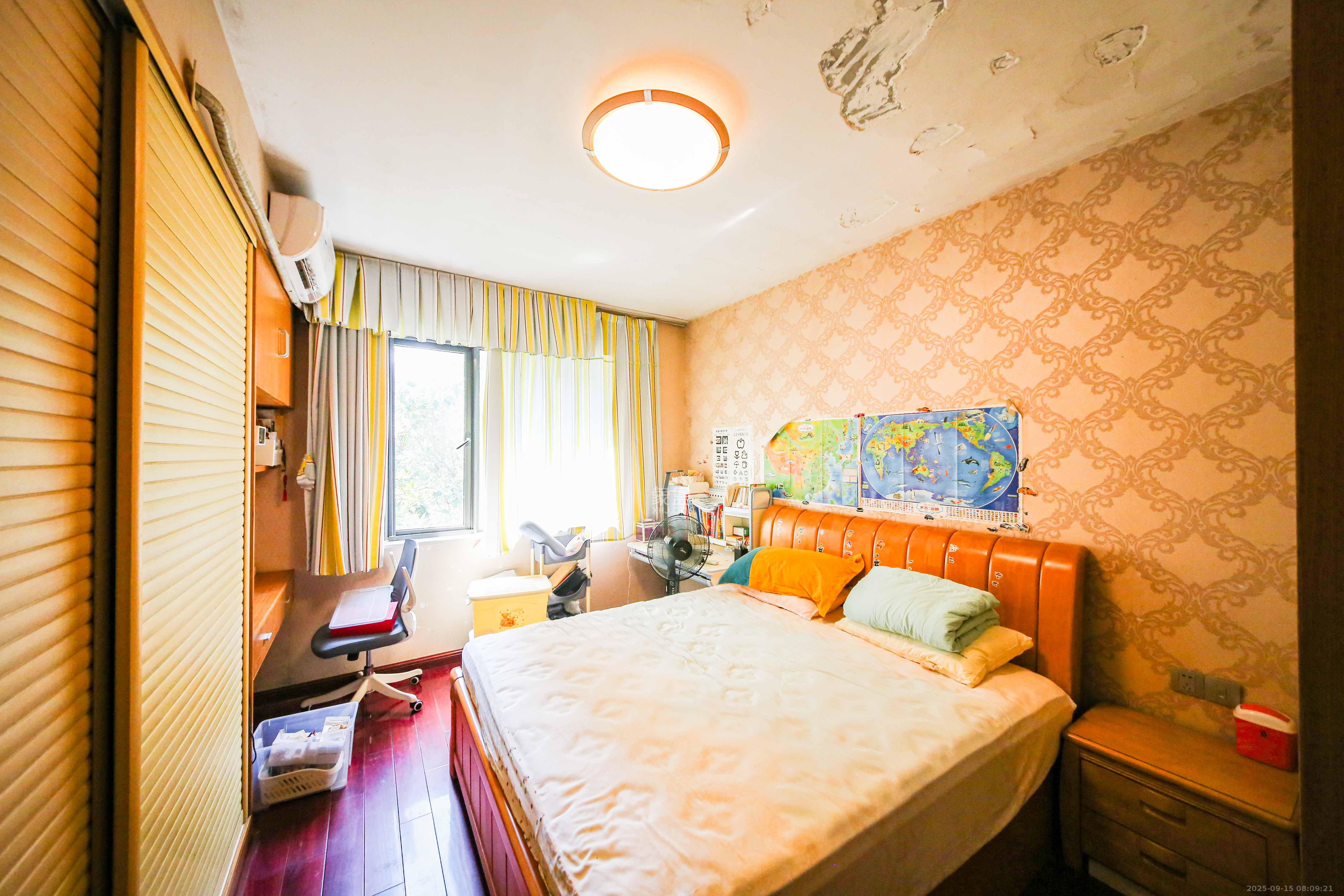 博林金谷  3室2厅2卫    168.0万卧室