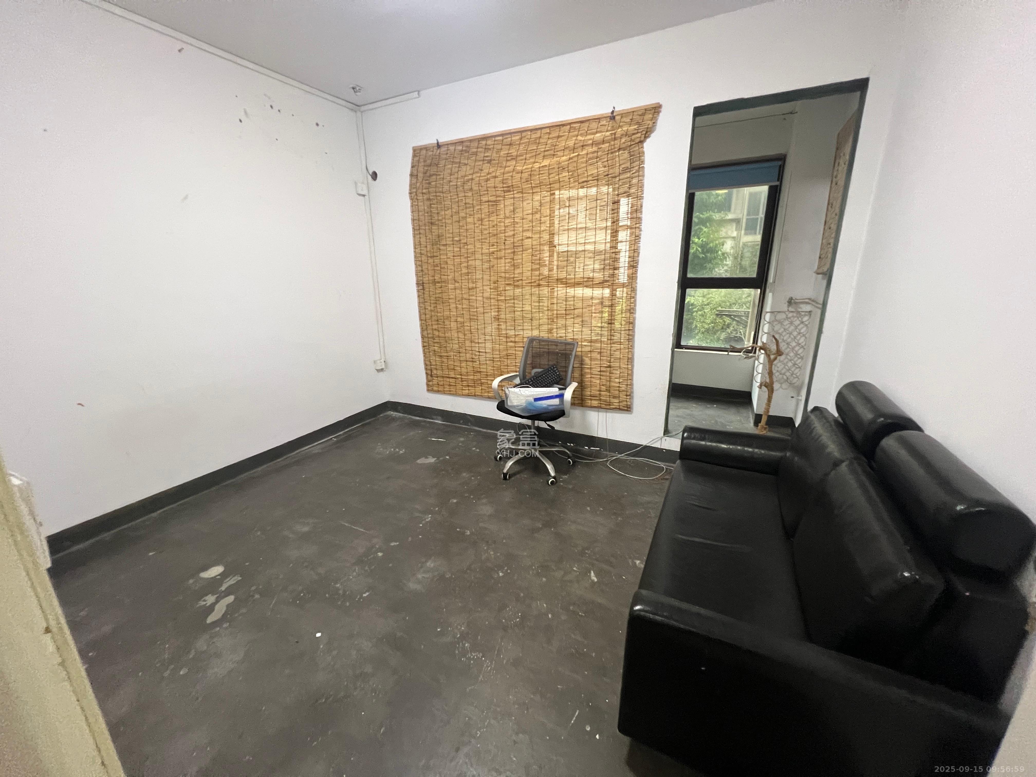 世茂铂翠湾二期  3室2厅1卫    3500.0元/月室内图