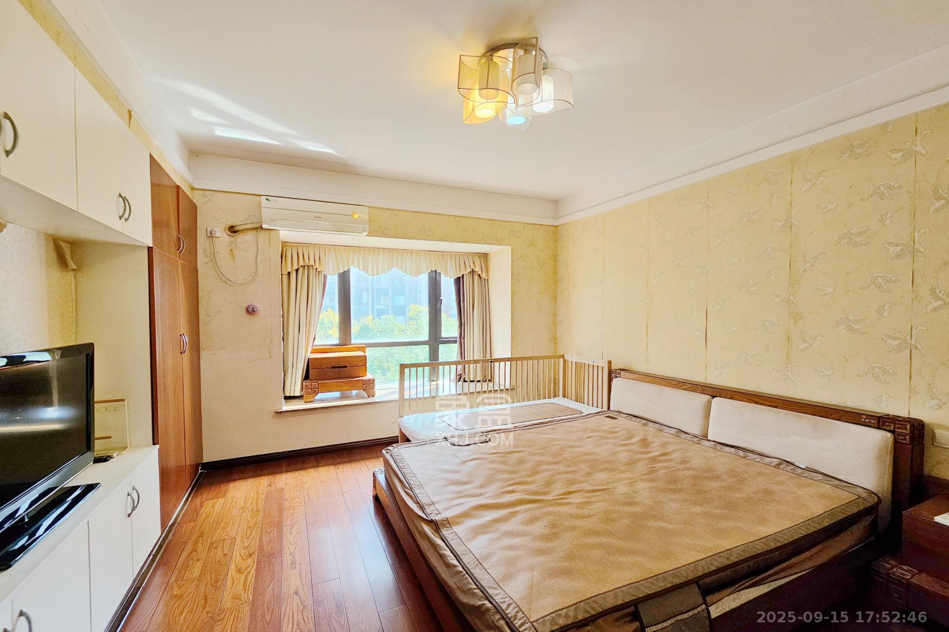 茂华国际湘  3室2厅2卫    140.0万卧室