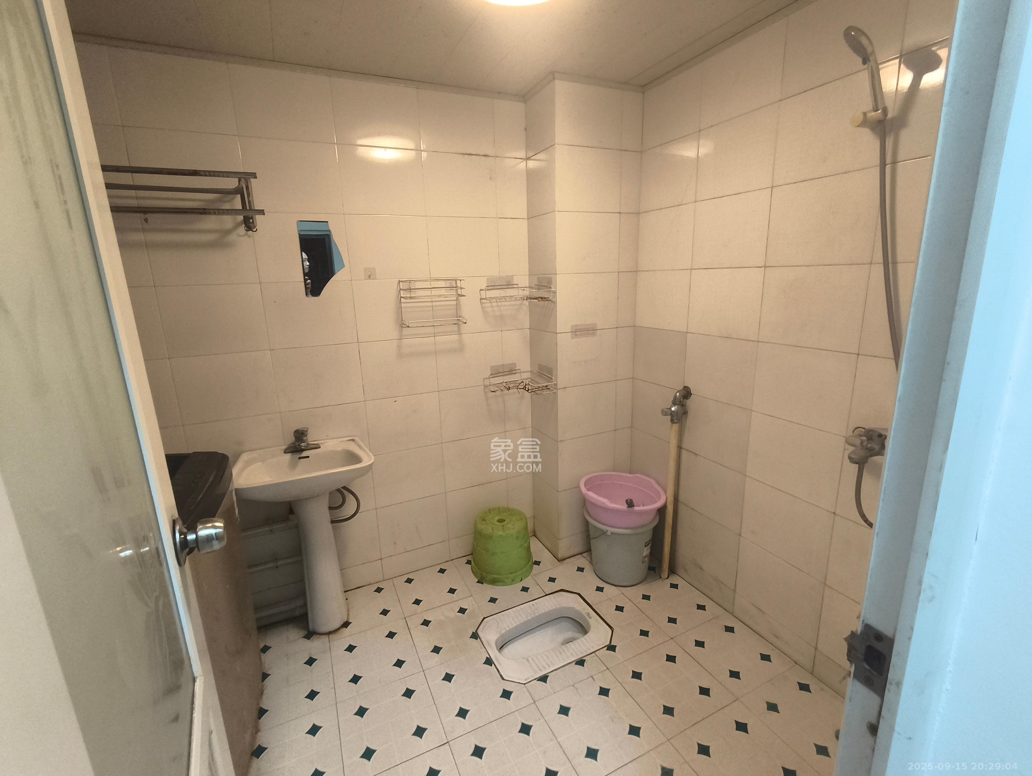 黄鹤小区2片 1室0厅0卫 1600.0元/月 黄鹤小区2片 1室0厅0卫 1600.0元/月室内图