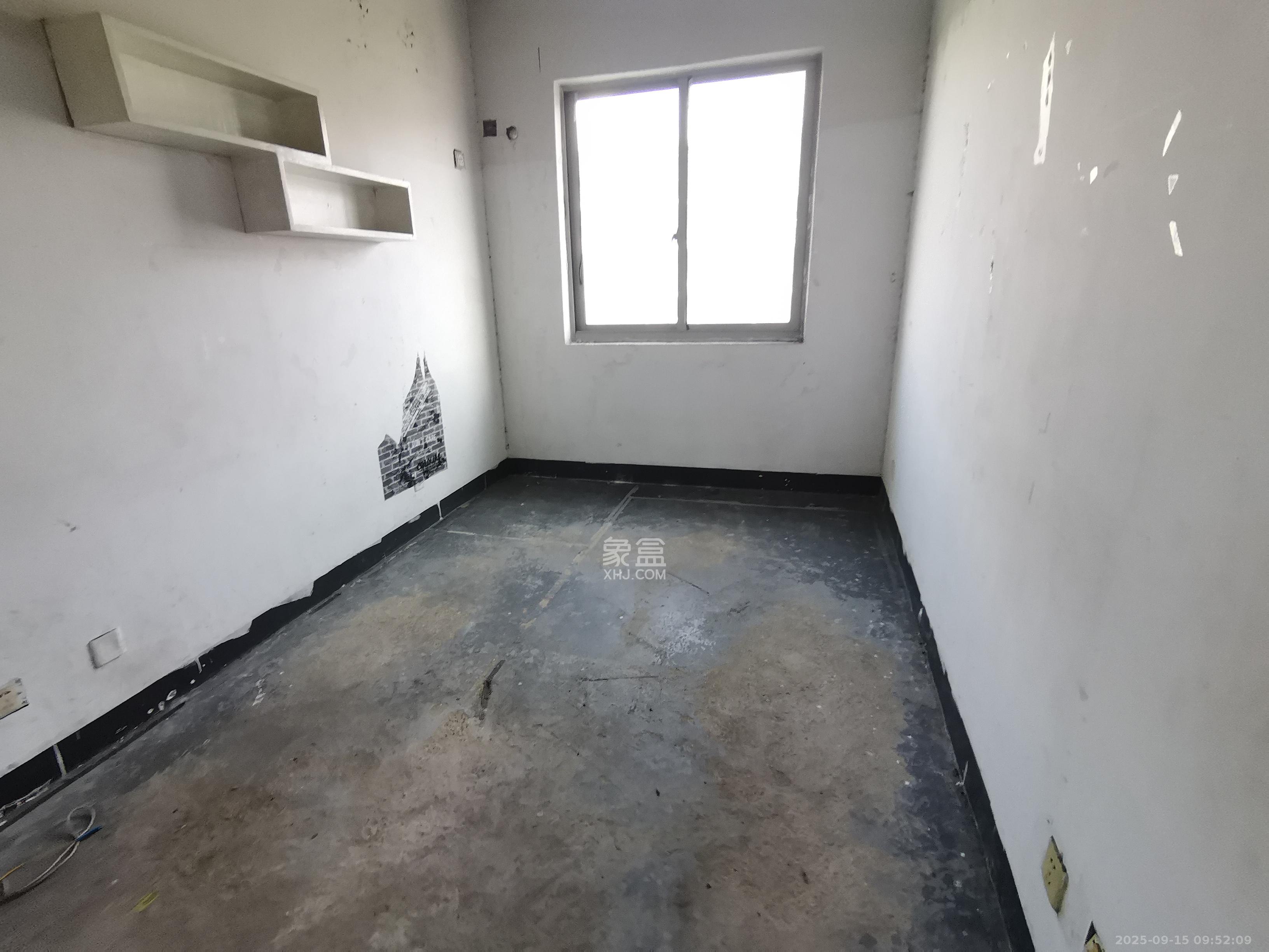 阳光100二期  4室2厅2卫    1800.0元/月室内图