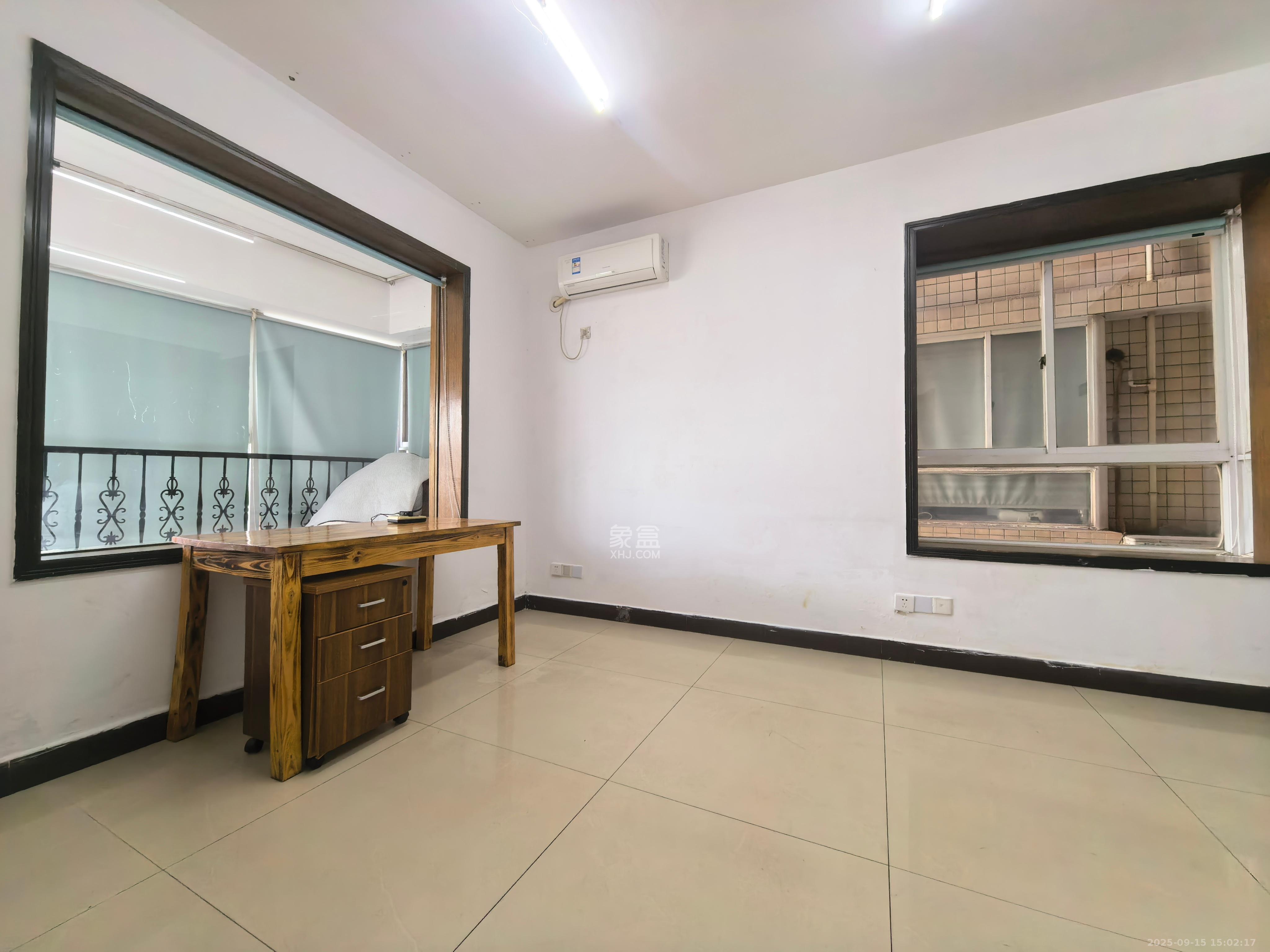 兴威名座  2室2厅1卫    2500.0元/月 兴威名座  2室2厅1卫    2500.0元/月室内图