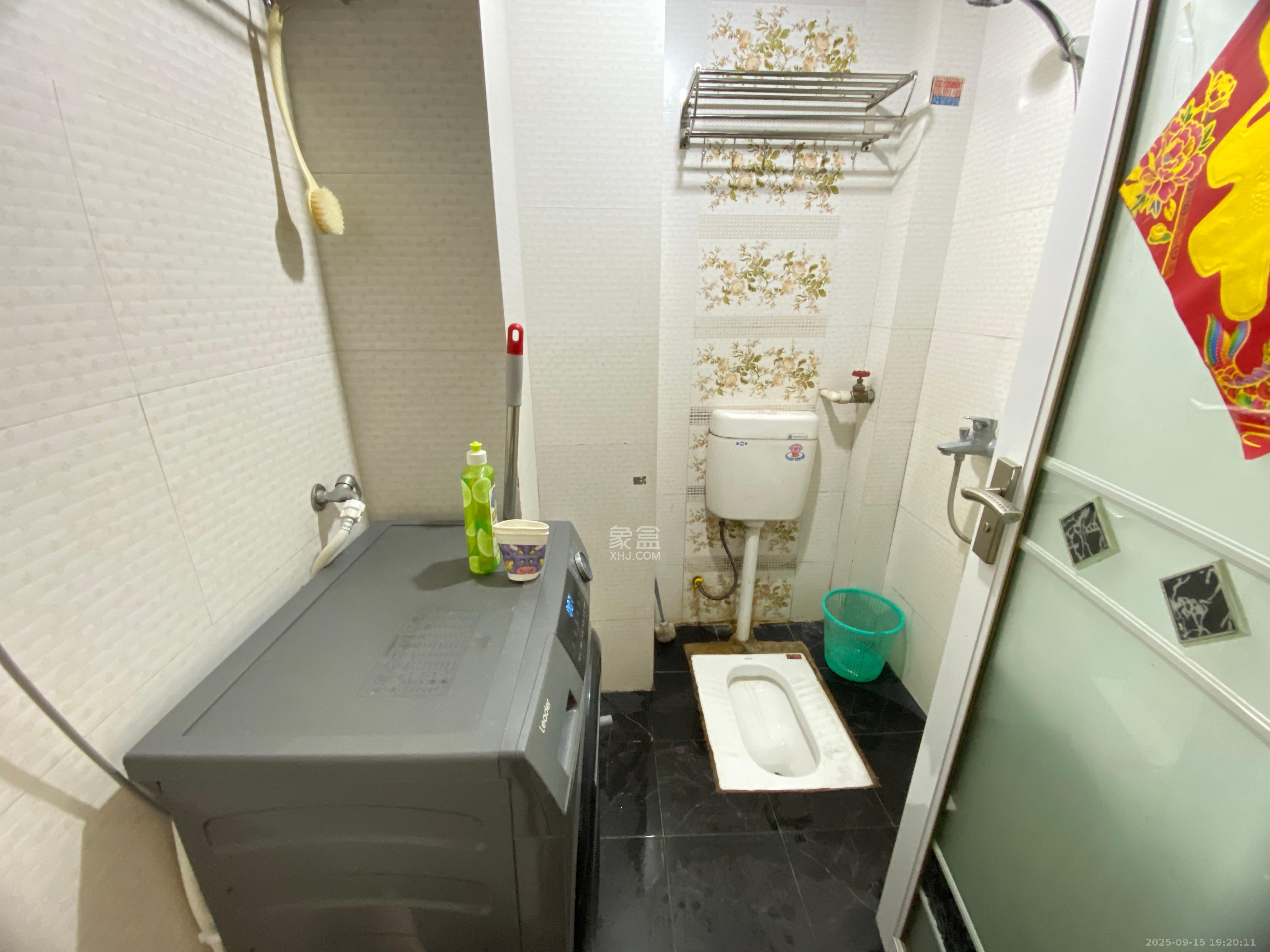 芙蓉公馆  1室1厅1卫    1600.0元/月室内图