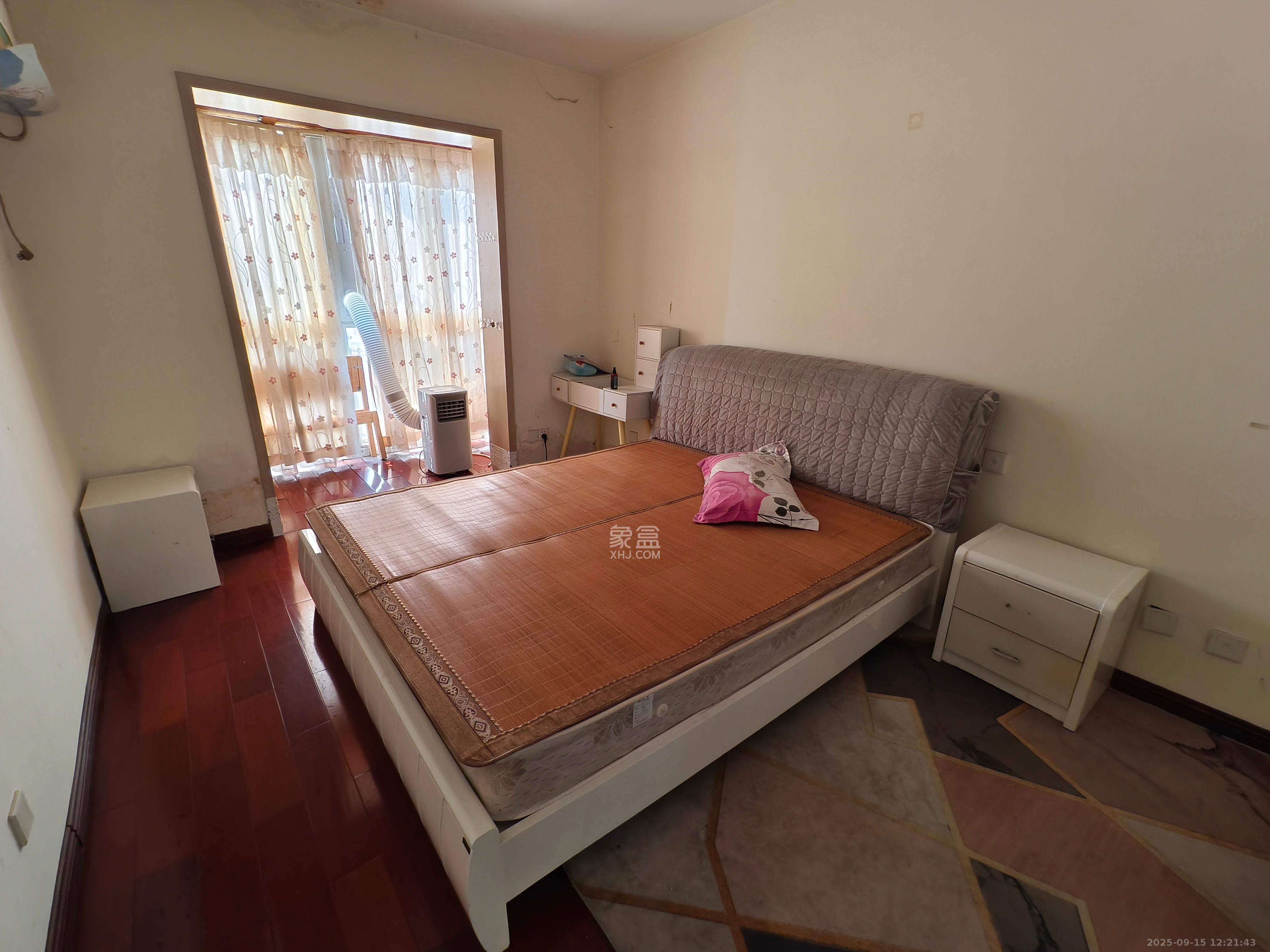 都江新城(都江新苑) 2室2厅1卫 2800.0元/月 都江新城(都江新苑) 2室2厅1卫 2800.0元/月室内图