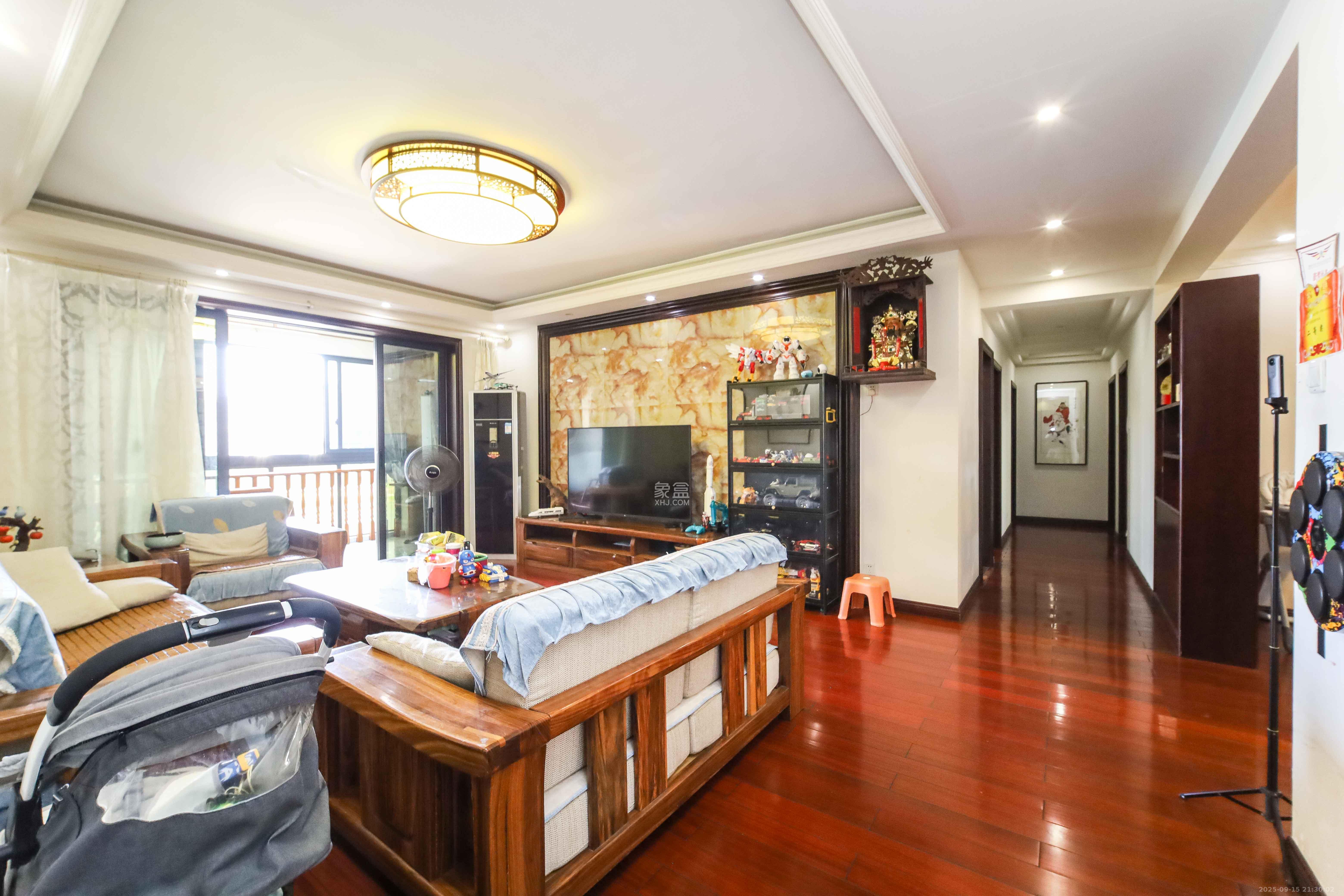 长房白沙湾  4室2厅2卫    175.0万 长房白沙湾  4室2厅2卫    175.0万客厅