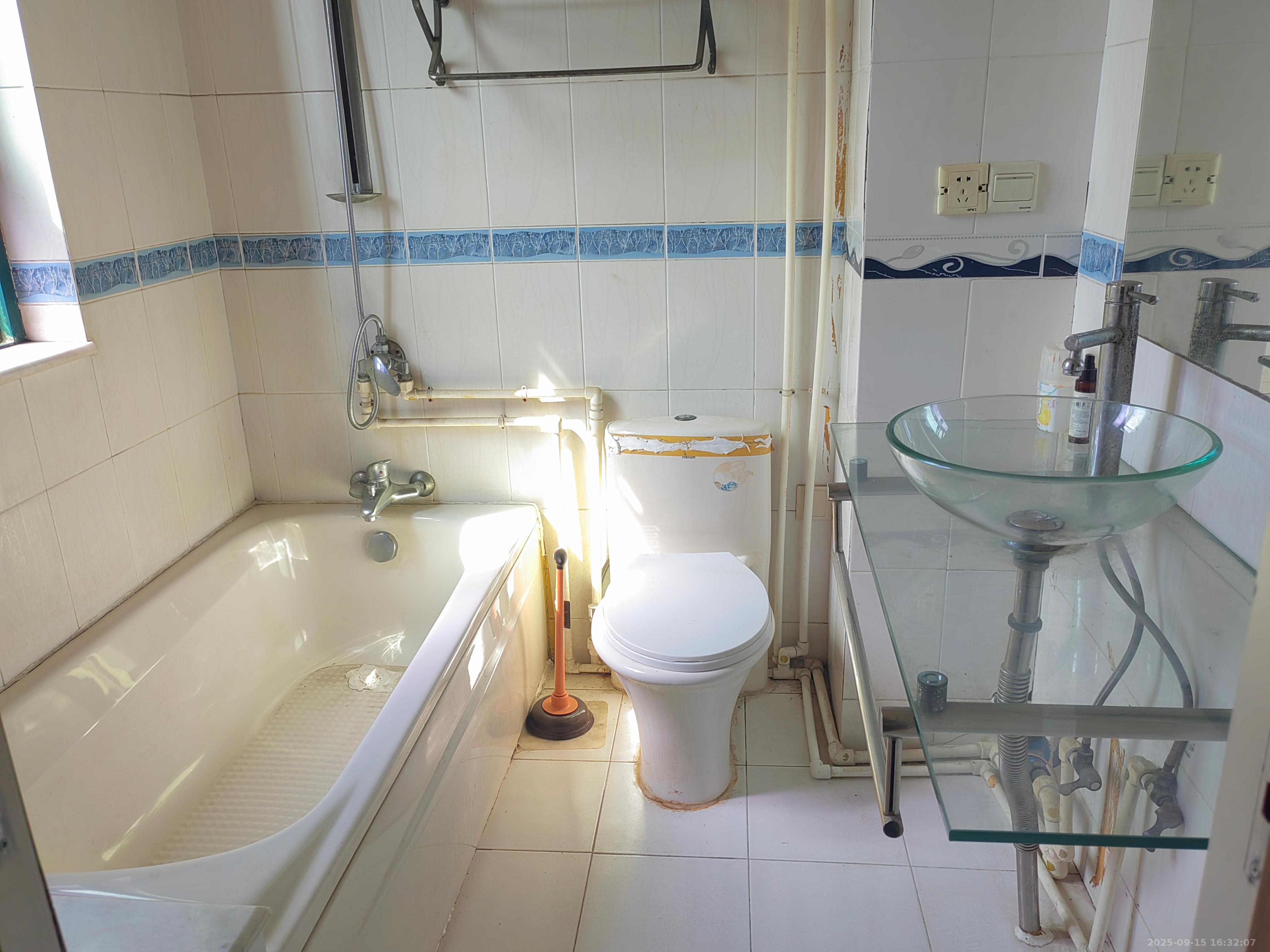 金色华庭 3室2厅2卫 3000.0元/月 金色华庭 3室2厅2卫 3000.0元/月室内图