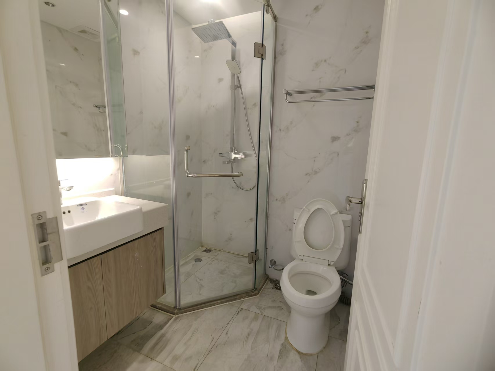 海航豪庭北苑 5室1厅3卫 10000.0元/月 海航豪庭北苑 5室1厅3卫 10000.0元/月室内图