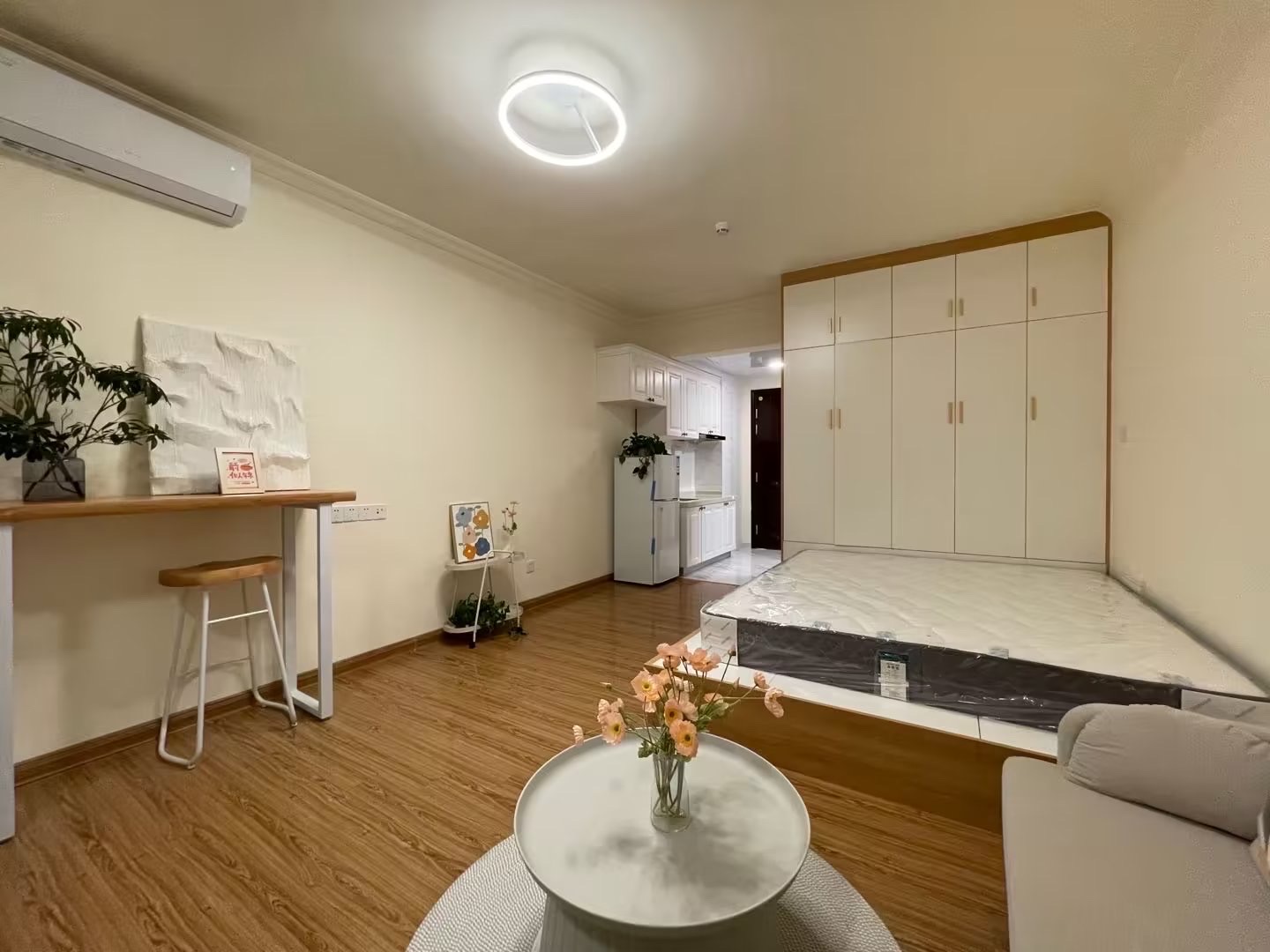 华耀碧桂园十里江湾誉峯  1室1厅1卫    1300.0元/月室内图