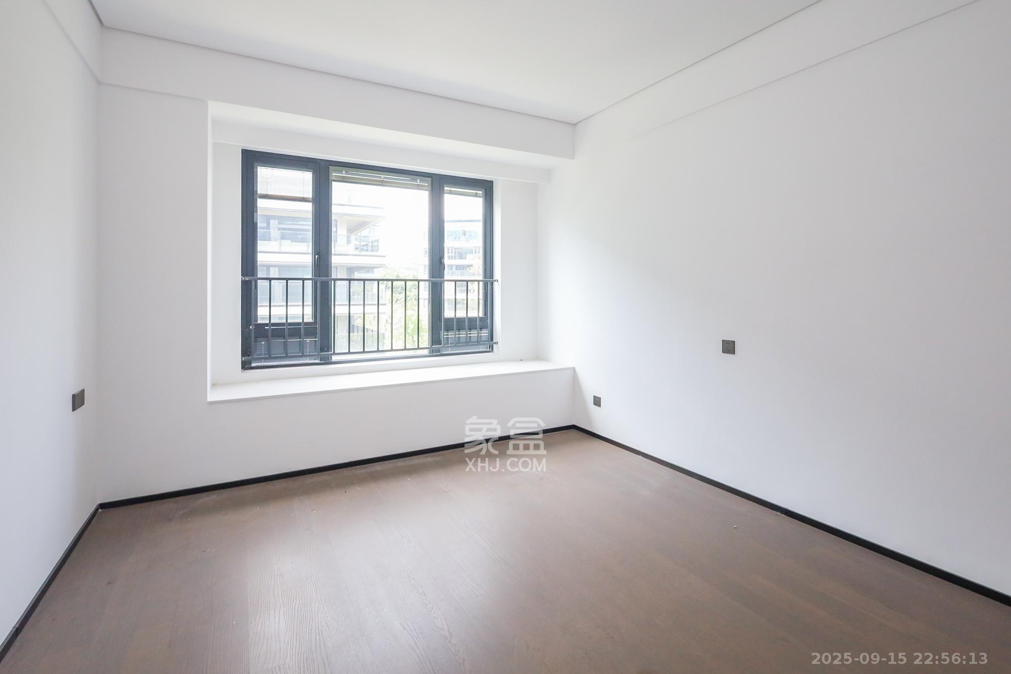 万科森林公园  4室2厅3卫    450.0万卧室