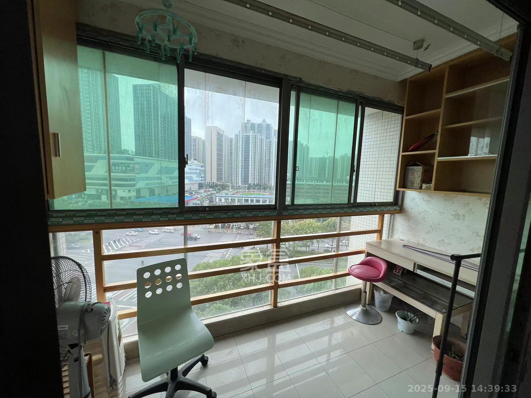 新城新世界一二三期  2室2厅1卫    2400.0元/月室内图