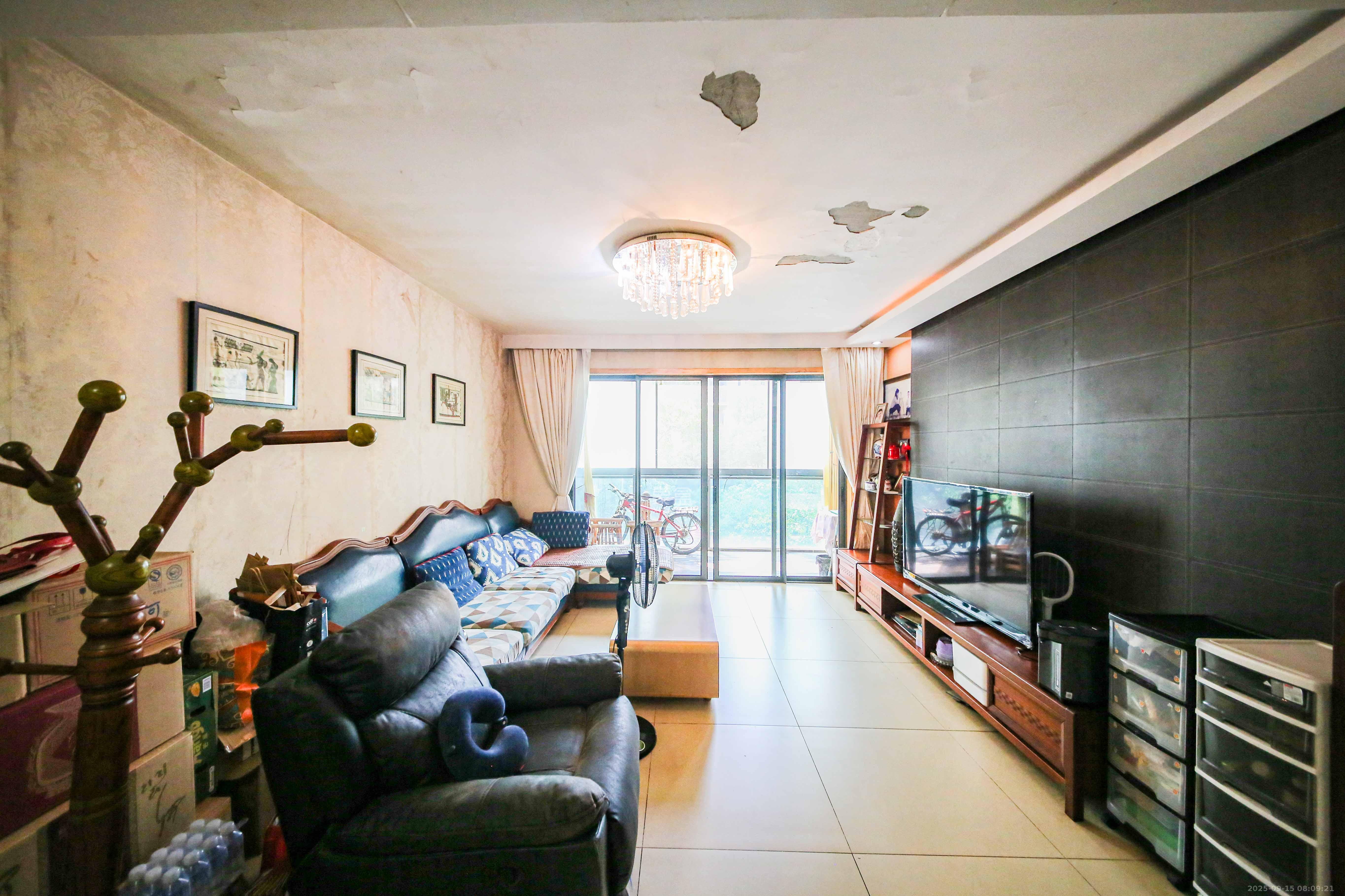 博林金谷  3室2厅2卫    168.0万客厅