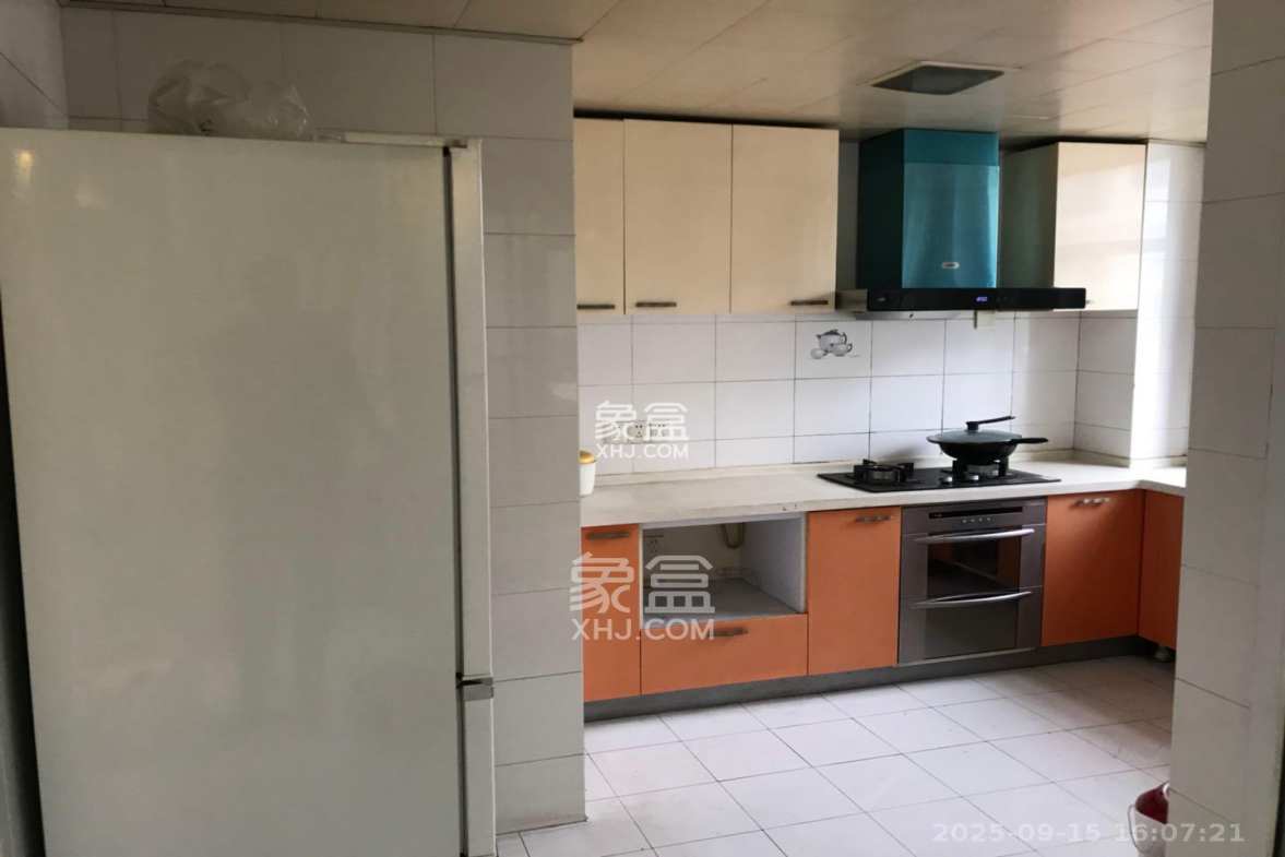 美林景园 4室2厅2卫 3500.0元/月 美林景园 4室2厅2卫 3500.0元/月室内图