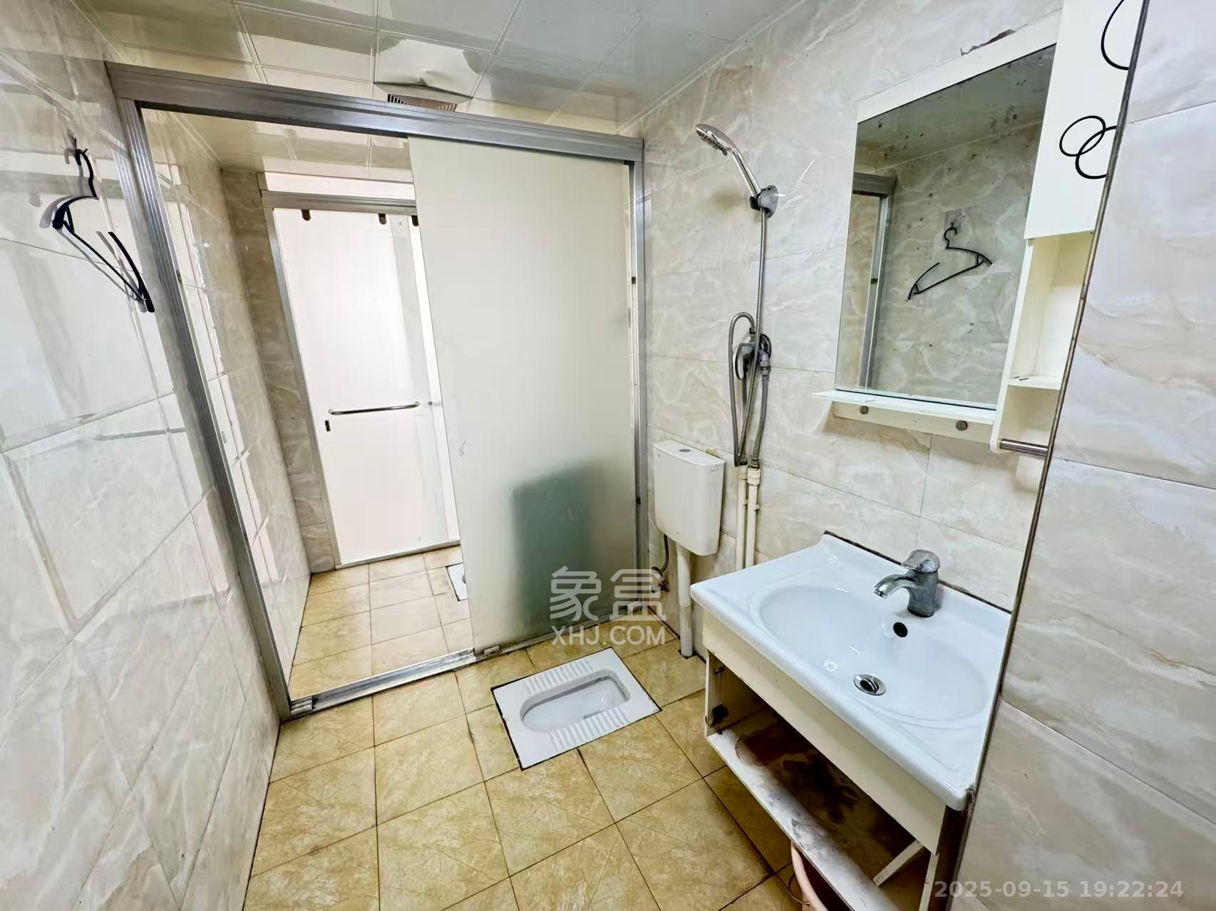 迎新佳苑  1室2厅2卫    3300.0元/月 迎新佳苑  1室2厅2卫    3300.0元/月室内图