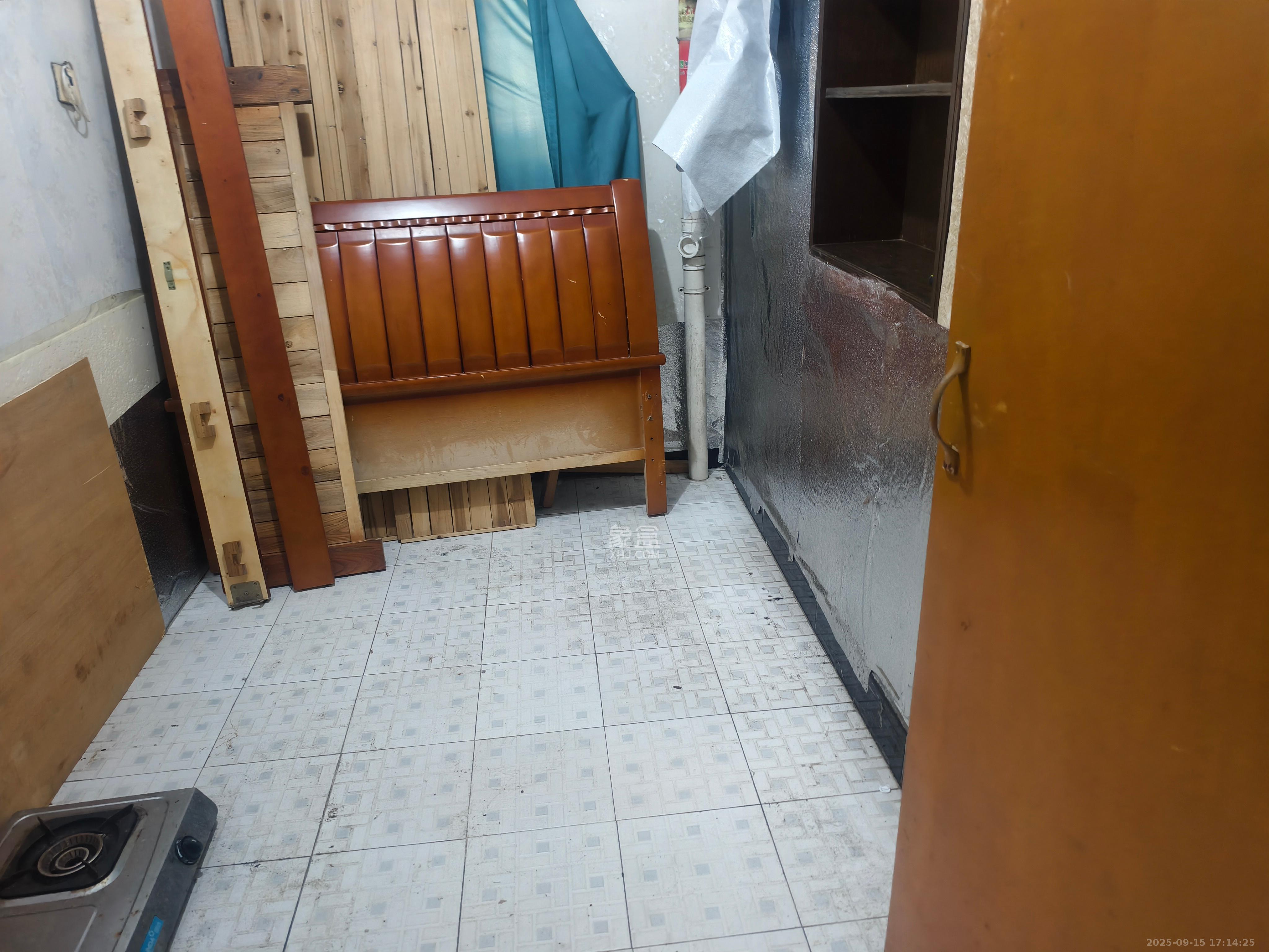 江南公寓  3室2厅1卫    1300.0元/月室内图