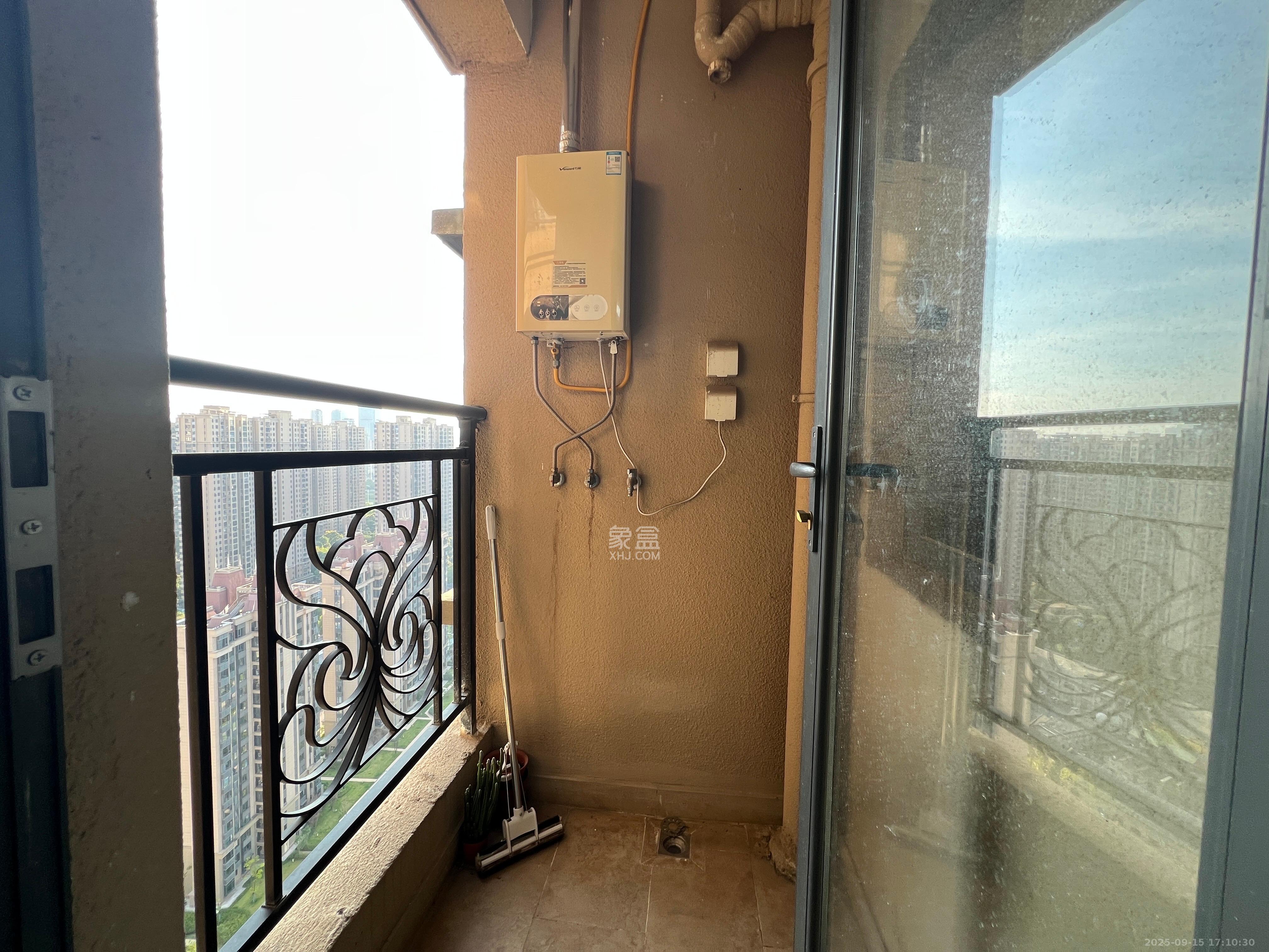 恒大江湾  3室2厅1卫    2400.0元/月 恒大江湾  3室2厅1卫    2400.0元/月室内图