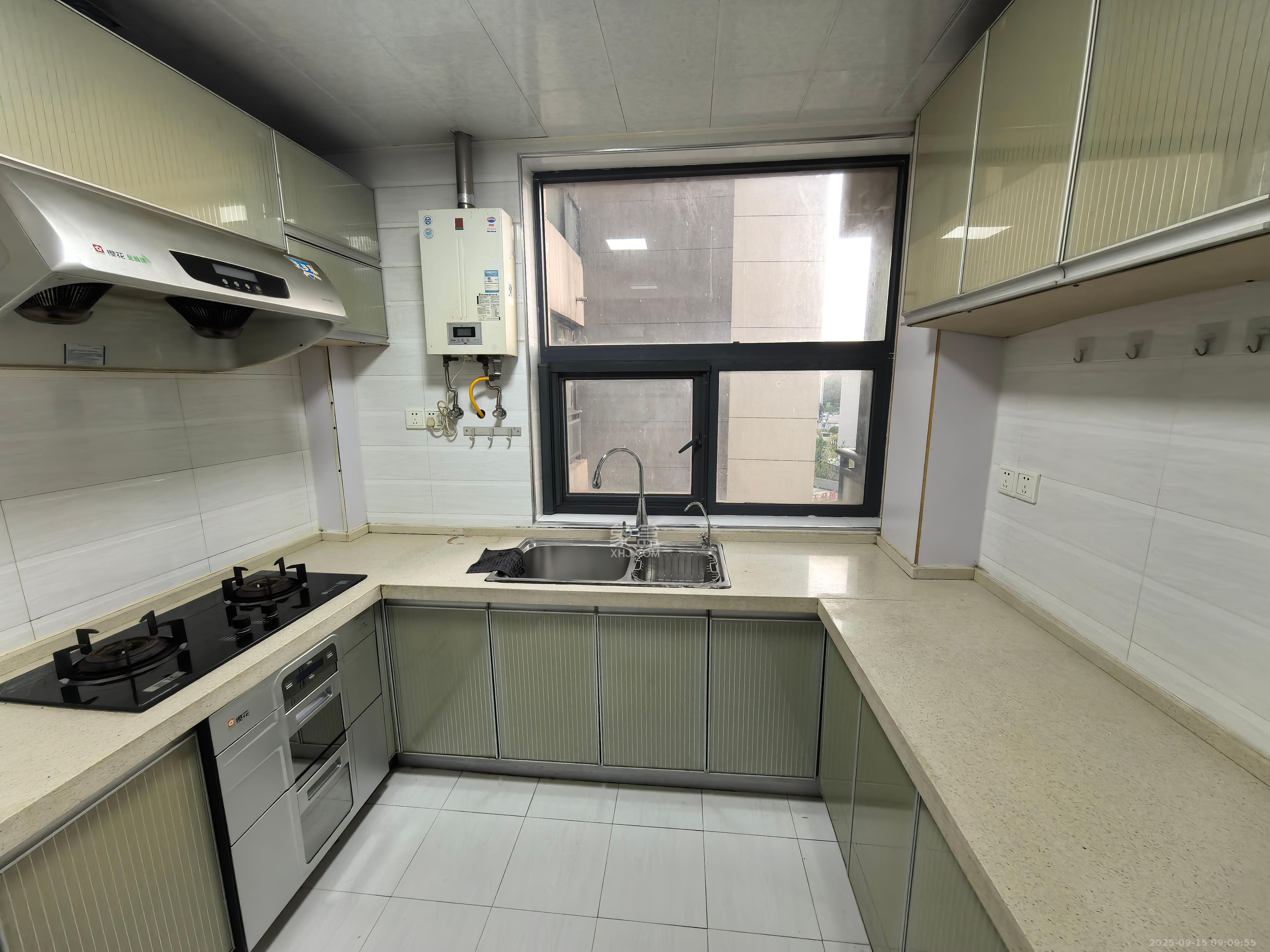 中信城市广场(中信新城一期) 2室2厅1卫 1900.0元/月 中信城市广场(中信新城一期) 2室2厅1卫 1900.0元/月室内图