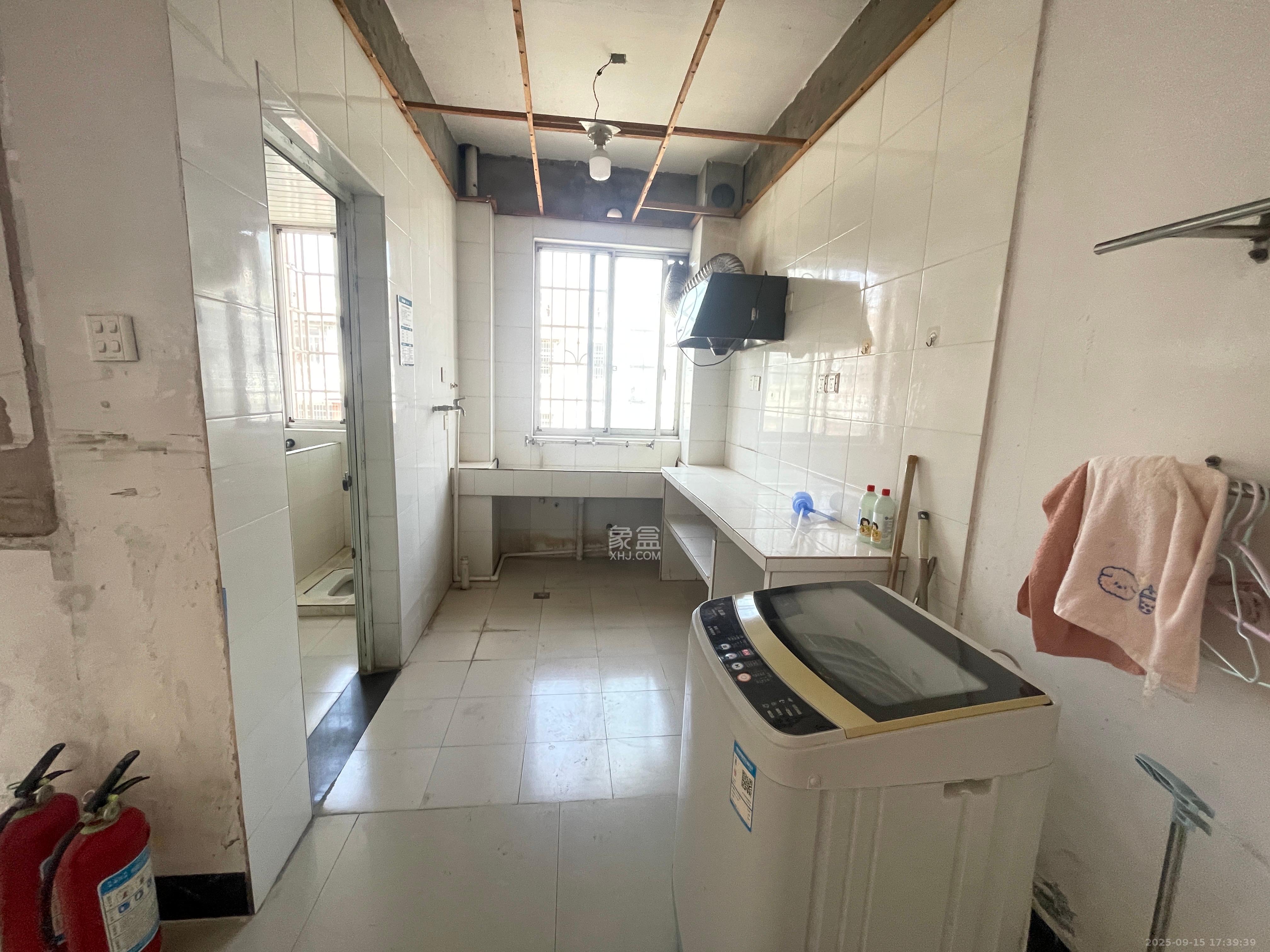 泉水塘小区  3室1厅1卫    1500.0元/月