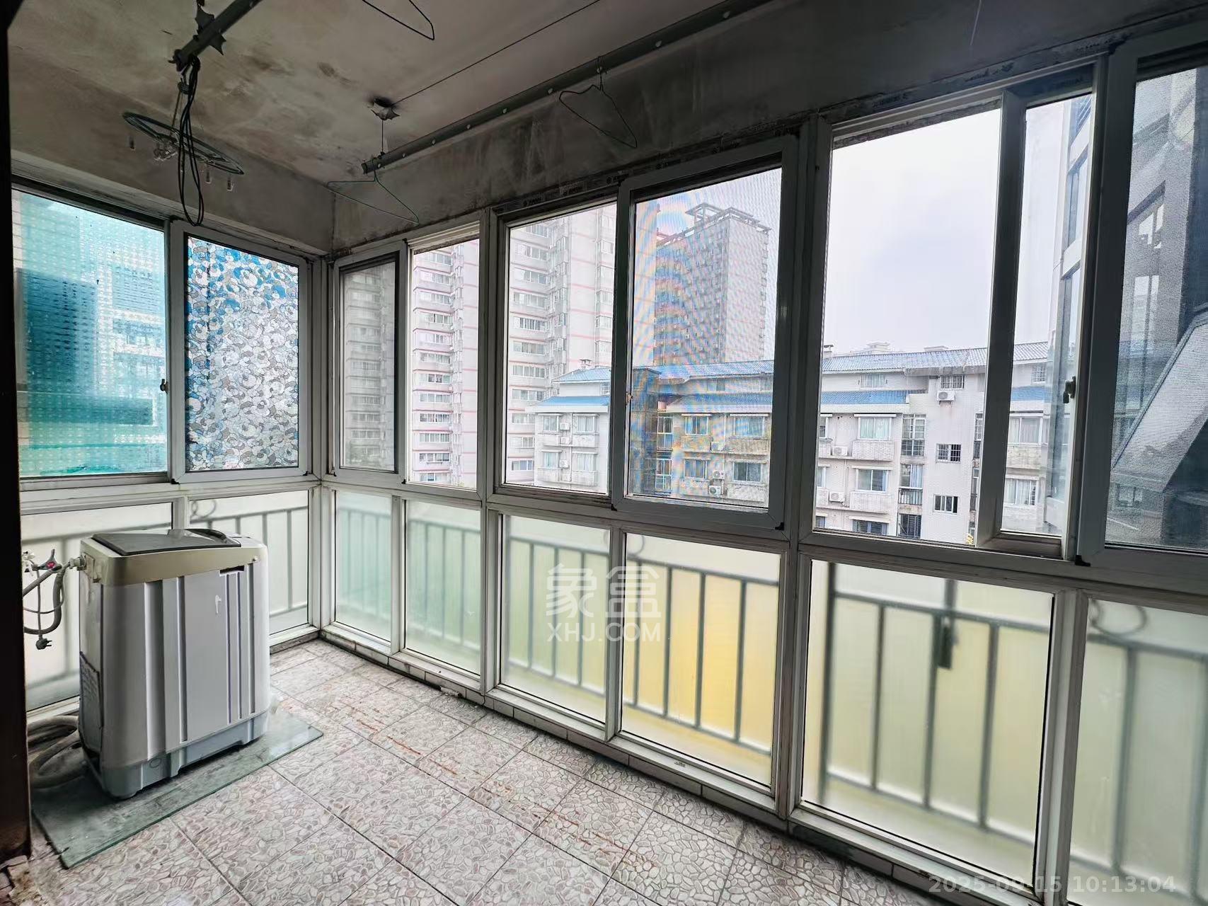 华新花苑  3室2厅1卫    1900.0元/月室内图