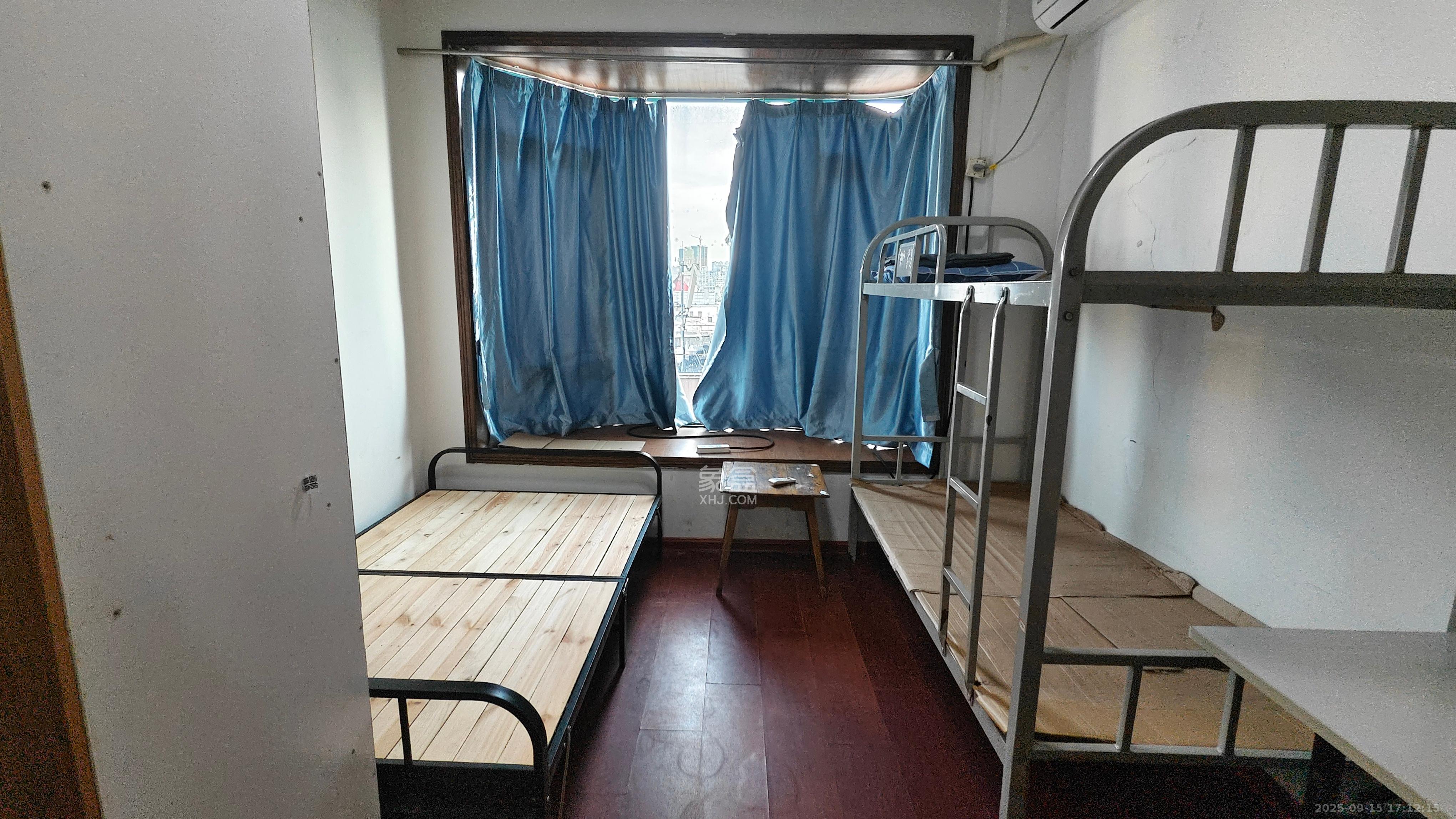 金色华庭  3室2厅2卫    3500.0元/月 金色华庭  3室2厅2卫    3500.0元/月室内图