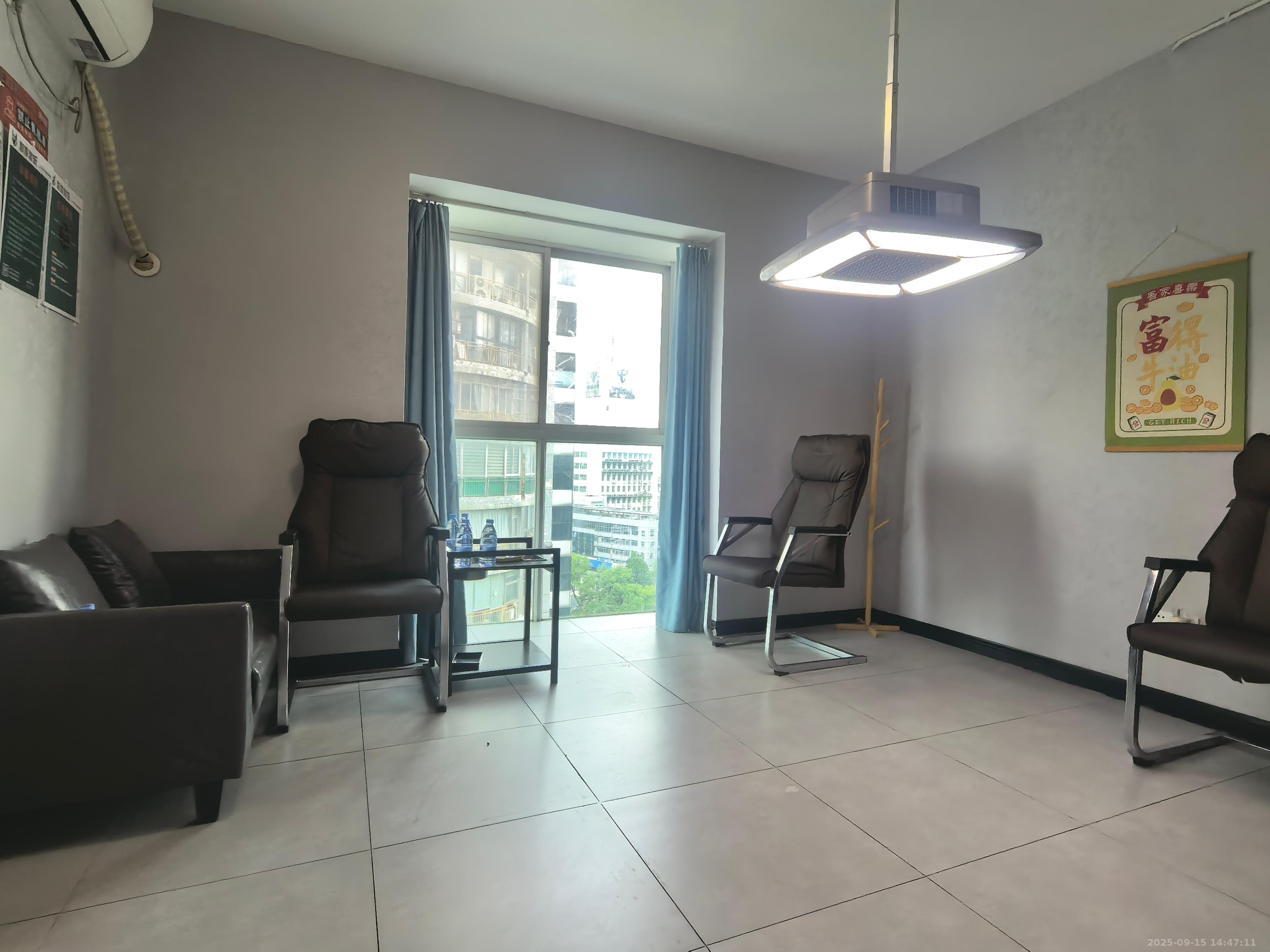 兴威名座 3室2厅1卫 4200.0元/月 兴威名座 3室2厅1卫 4200.0元/月室内图