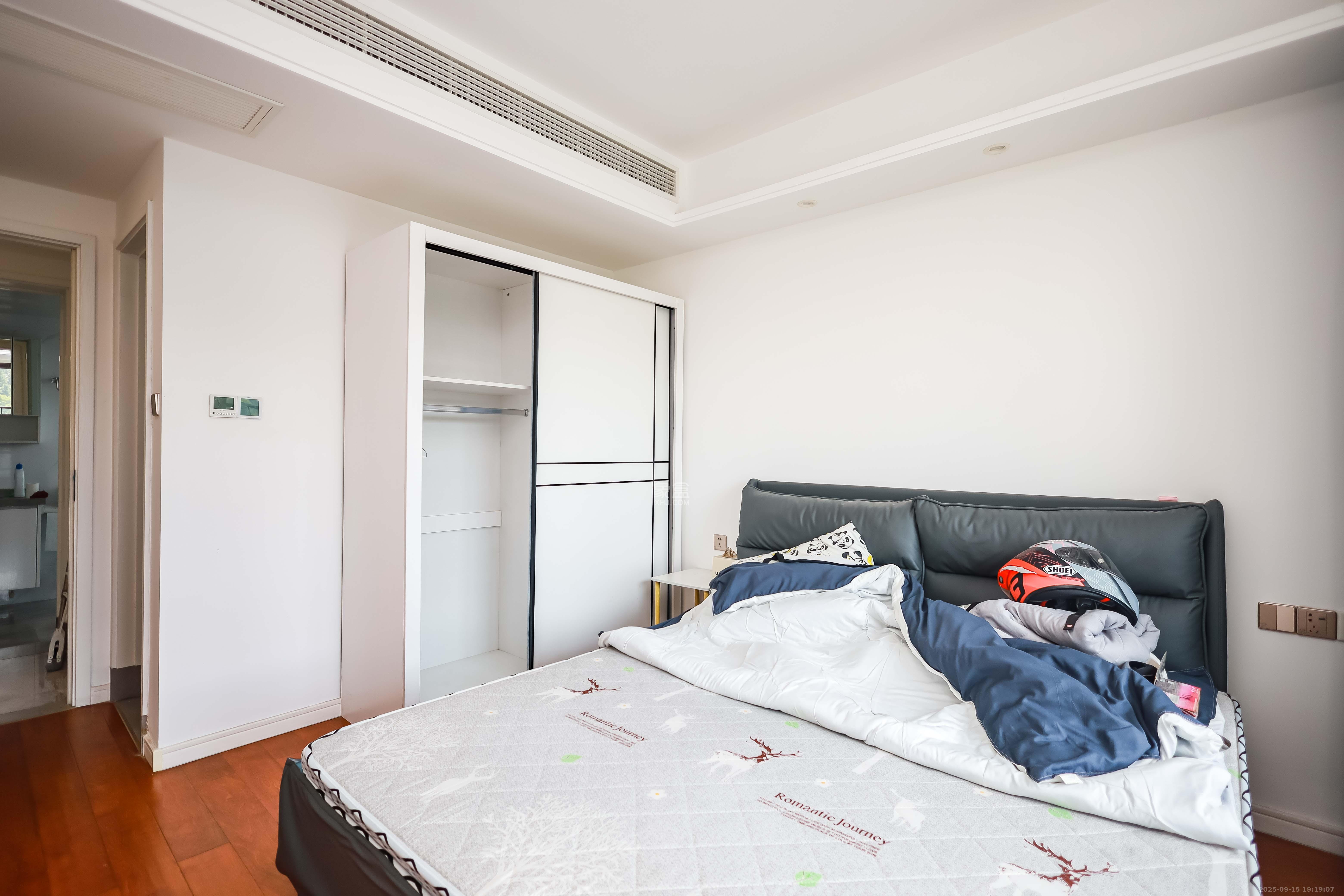 金基芳华 4室2厅2卫 145.0万 金基芳华 4室2厅2卫 145.0万卧室