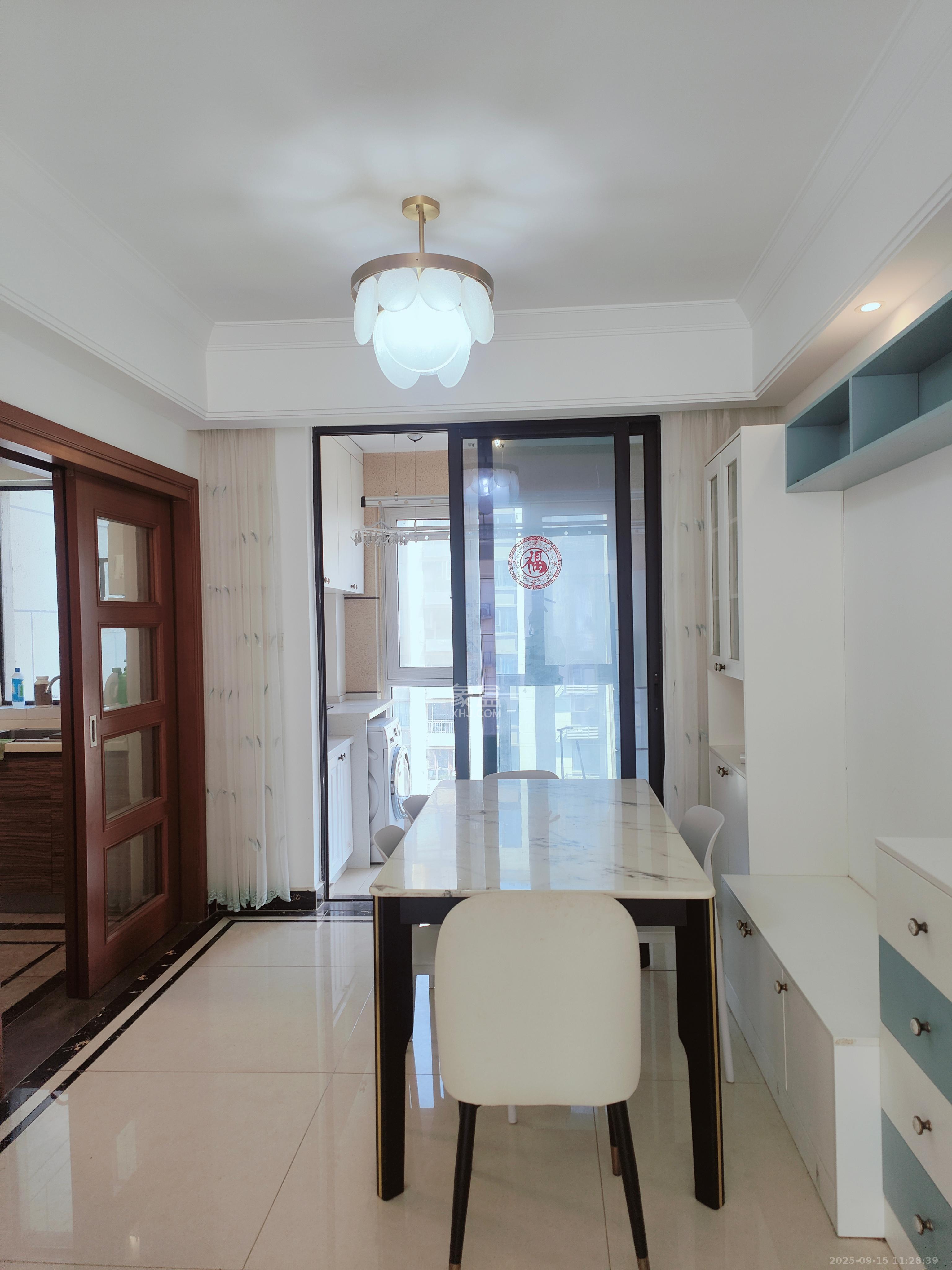 中海新城熙岸(中信新城五期)  3室2厅1卫    2400.0元/月 中海新城熙岸(中信新城五期)  3室2厅1卫    2400.0元/月室内图