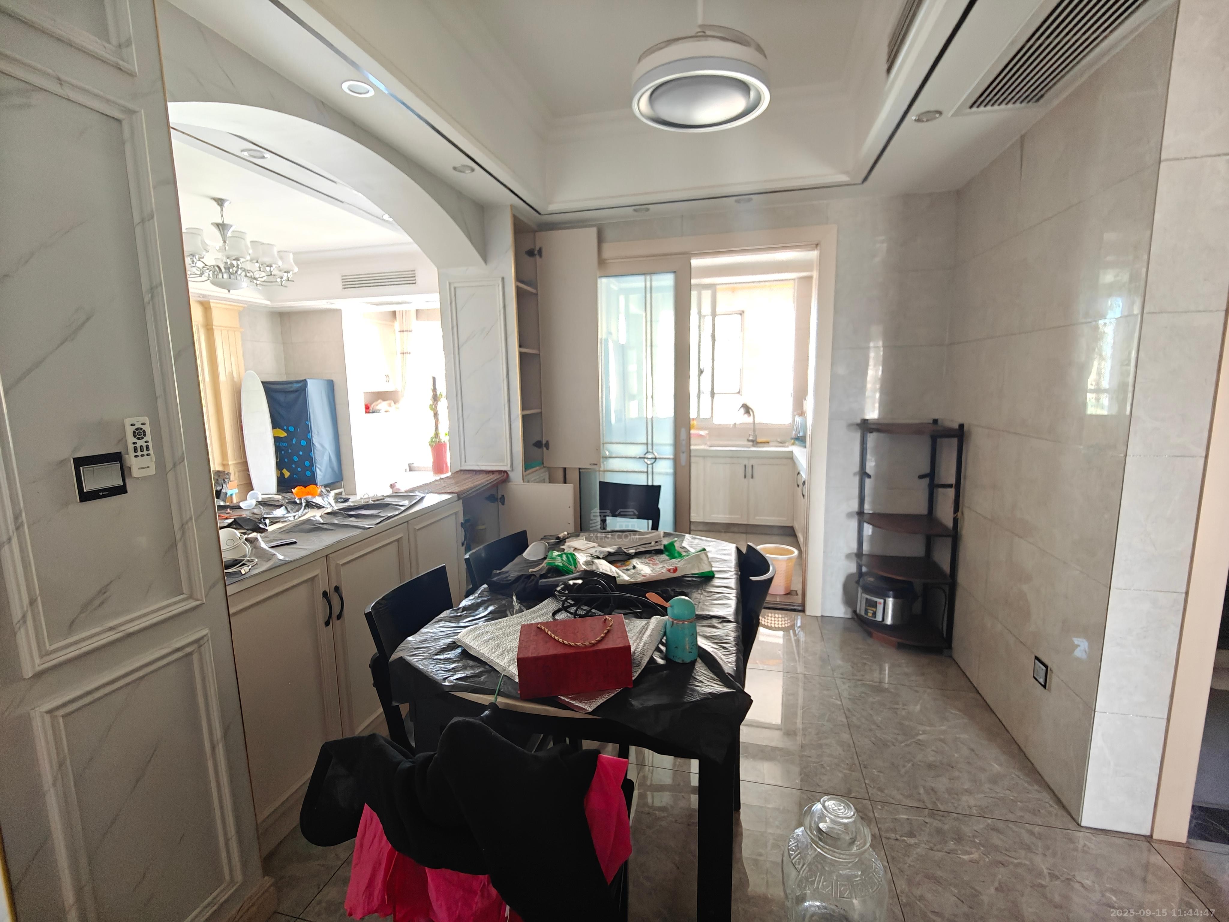 湖景名城  3室2厅2卫    2300.0元/月 湖景名城  3室2厅2卫    2300.0元/月室内图