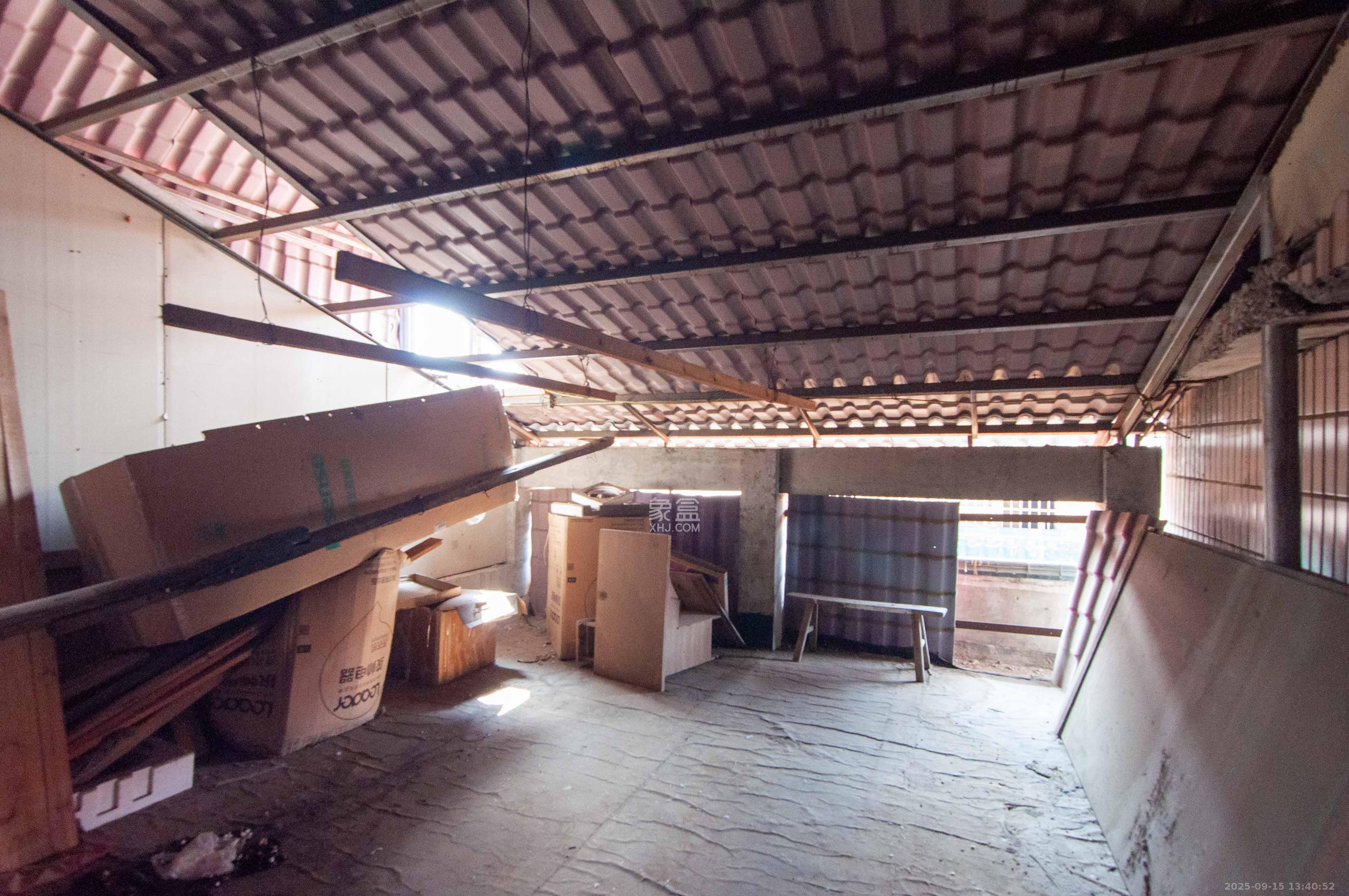 涧塘小区 6室3厅4卫 139.8万 涧塘小区 6室3厅4卫 139.8万客厅