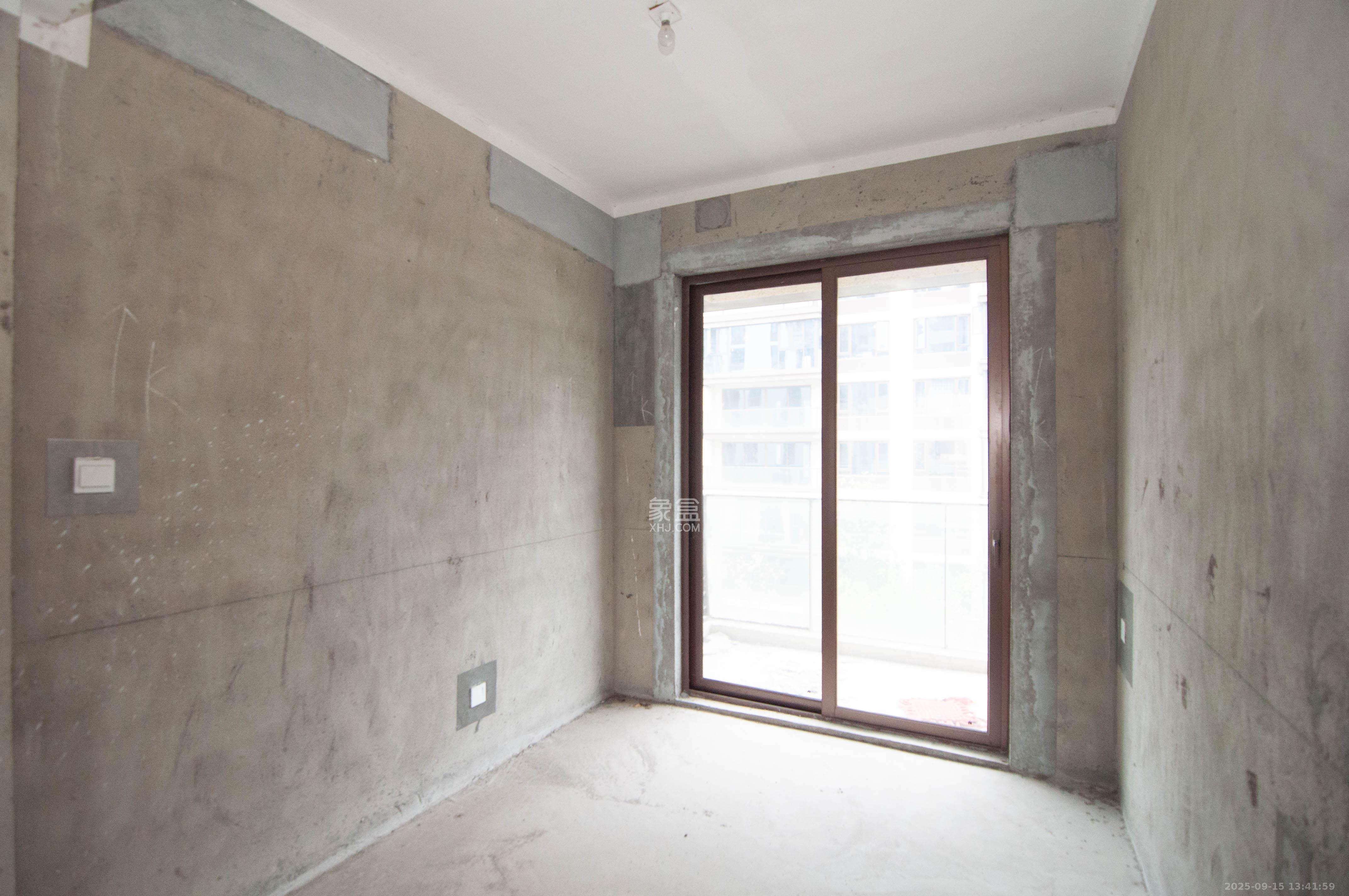 绿地麓湖郡  4室2厅2卫    208.0万其他