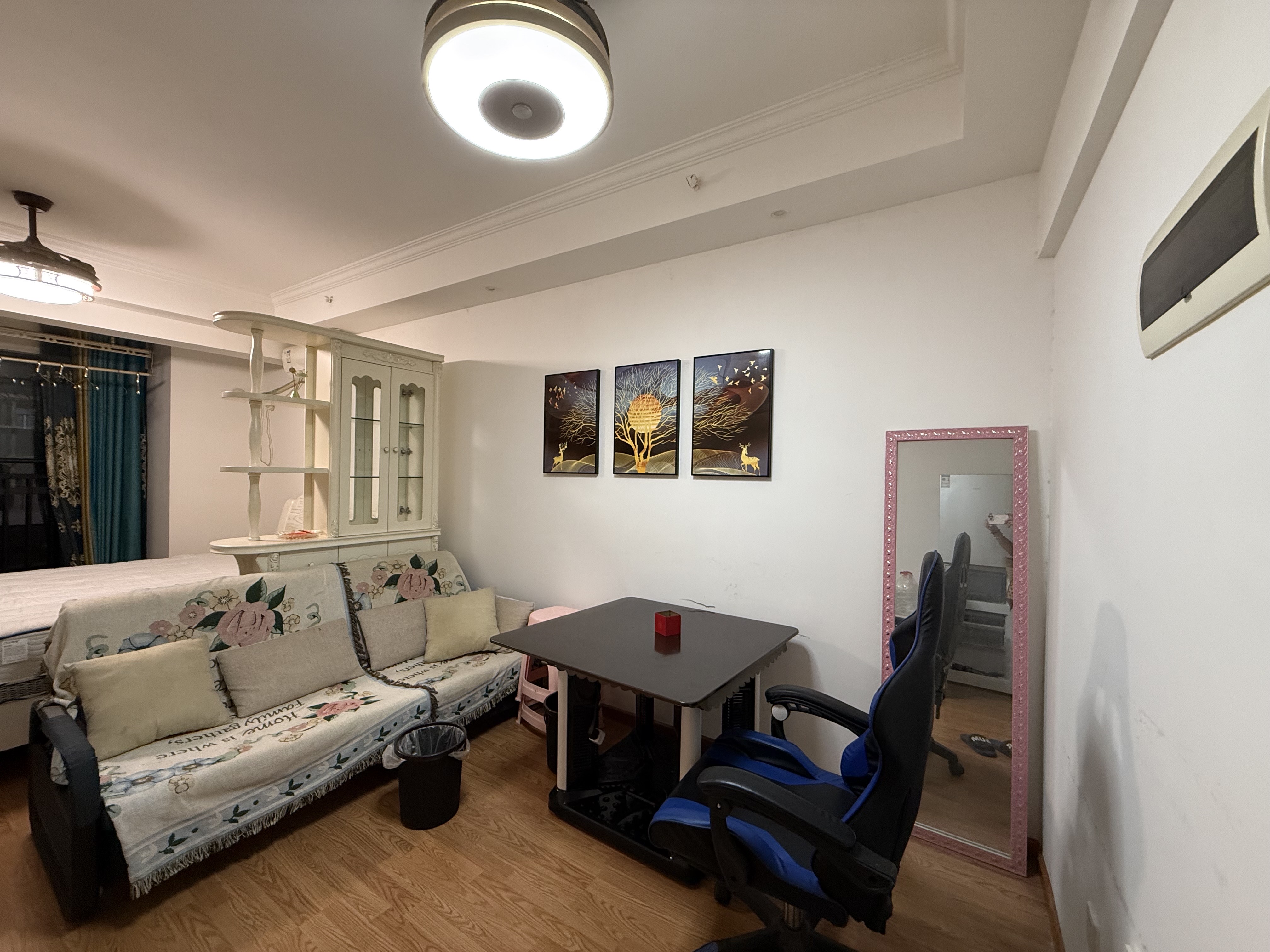 五江碧桂园城市广场 1室1厅1卫 1200.0元/月 五江碧桂园城市广场 1室1厅1卫 1200.0元/月室内图