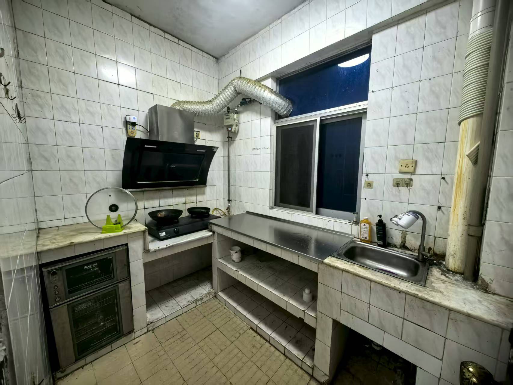 高速路小区 2室1厅1卫 1600.0元/月 高速路小区 2室1厅1卫 1600.0元/月室内图