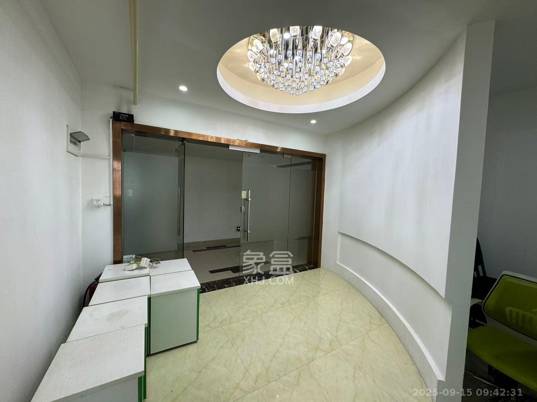 长房中庭国际(东郡华蓉广场) 2室1厅1卫 6300.0元/月 长房中庭国际(东郡华蓉广场) 2室1厅1卫 6300.0元/月室内图