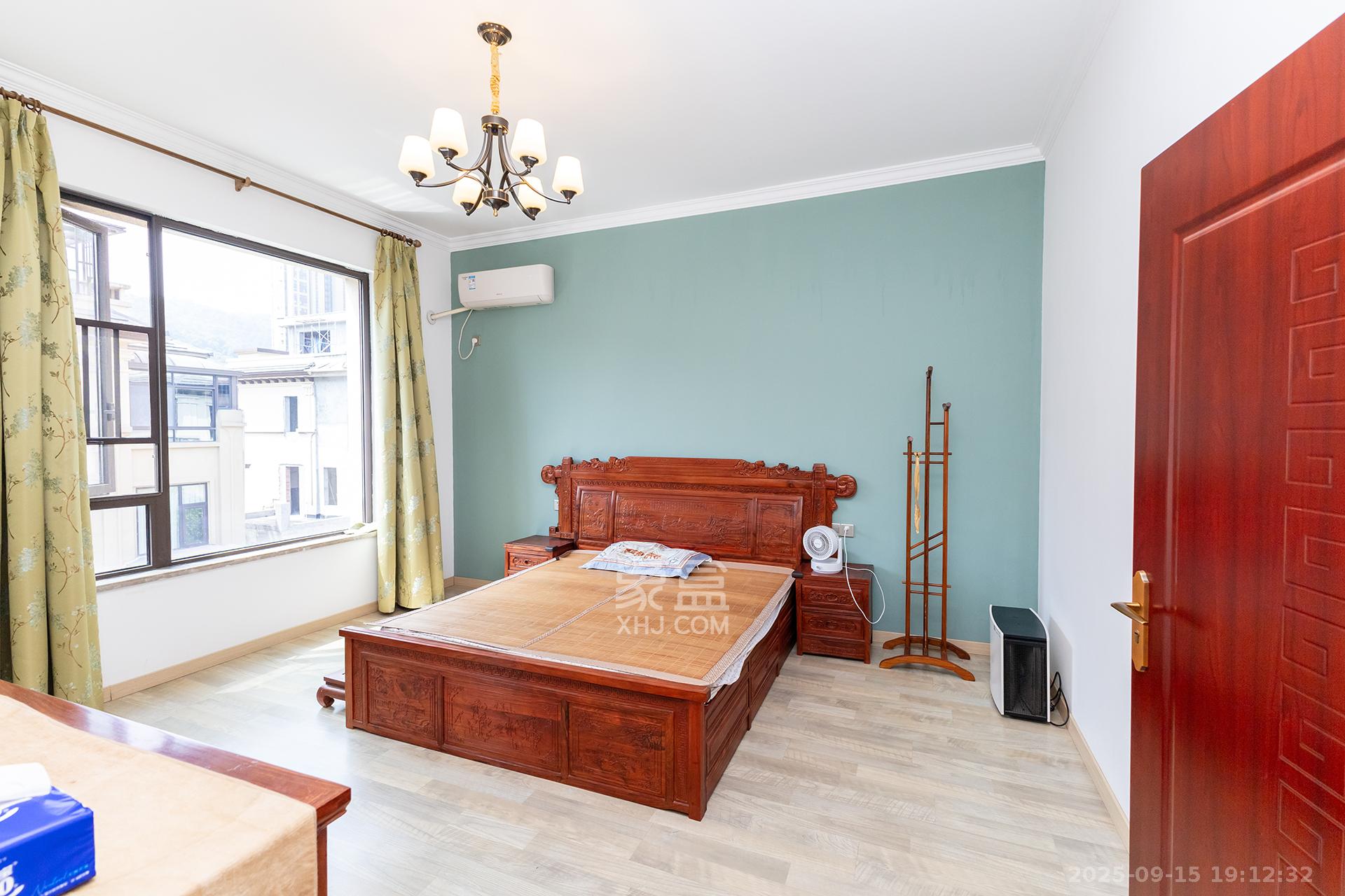 龙湖璟宸原著(龙湖紫宸) 5室2厅4卫 480.0万 龙湖璟宸原著(龙湖紫宸) 5室2厅4卫 480.0万卧室