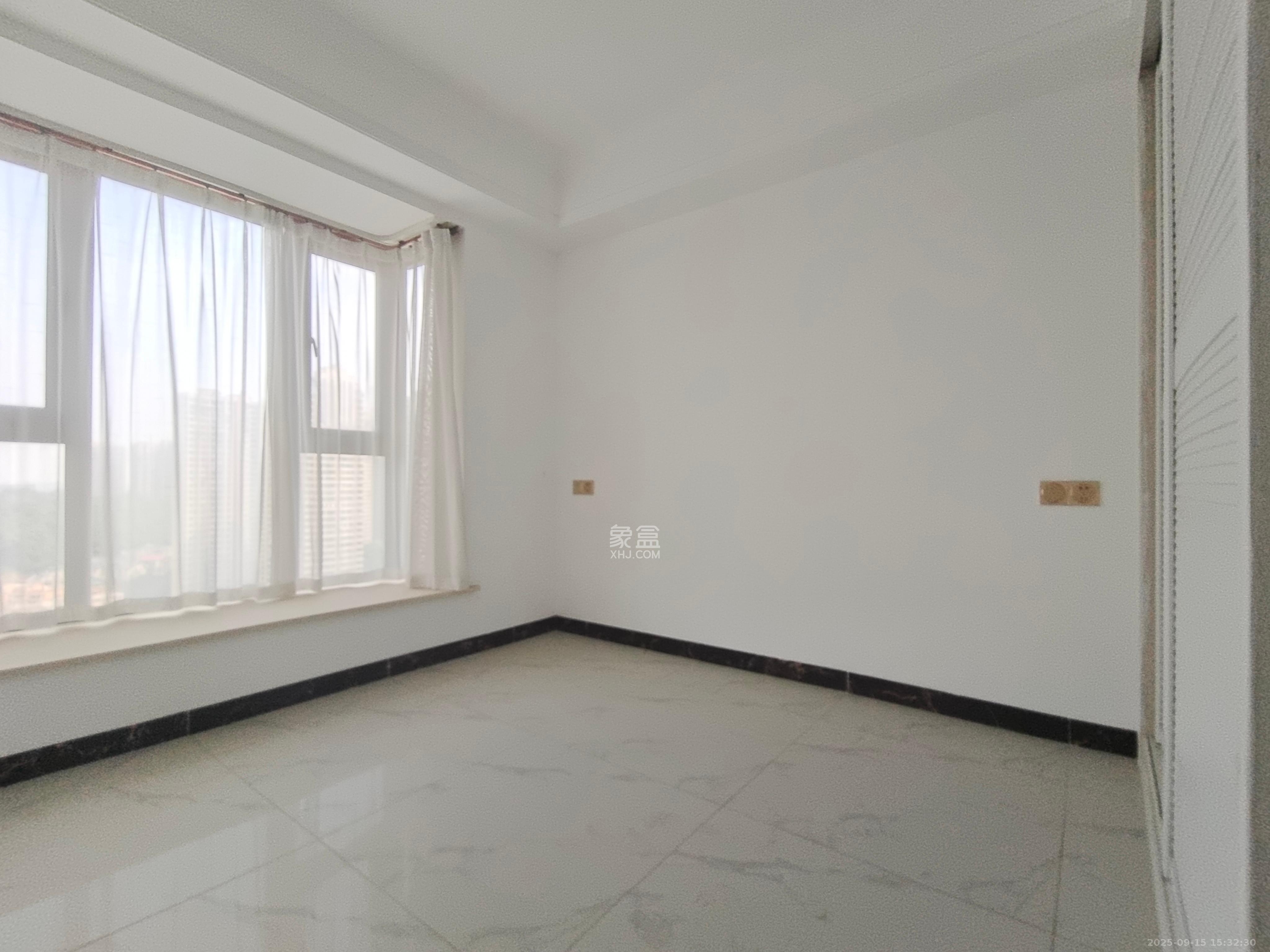 藏珑湖上国际花园  3室2厅2卫    3500.0元/月室内图