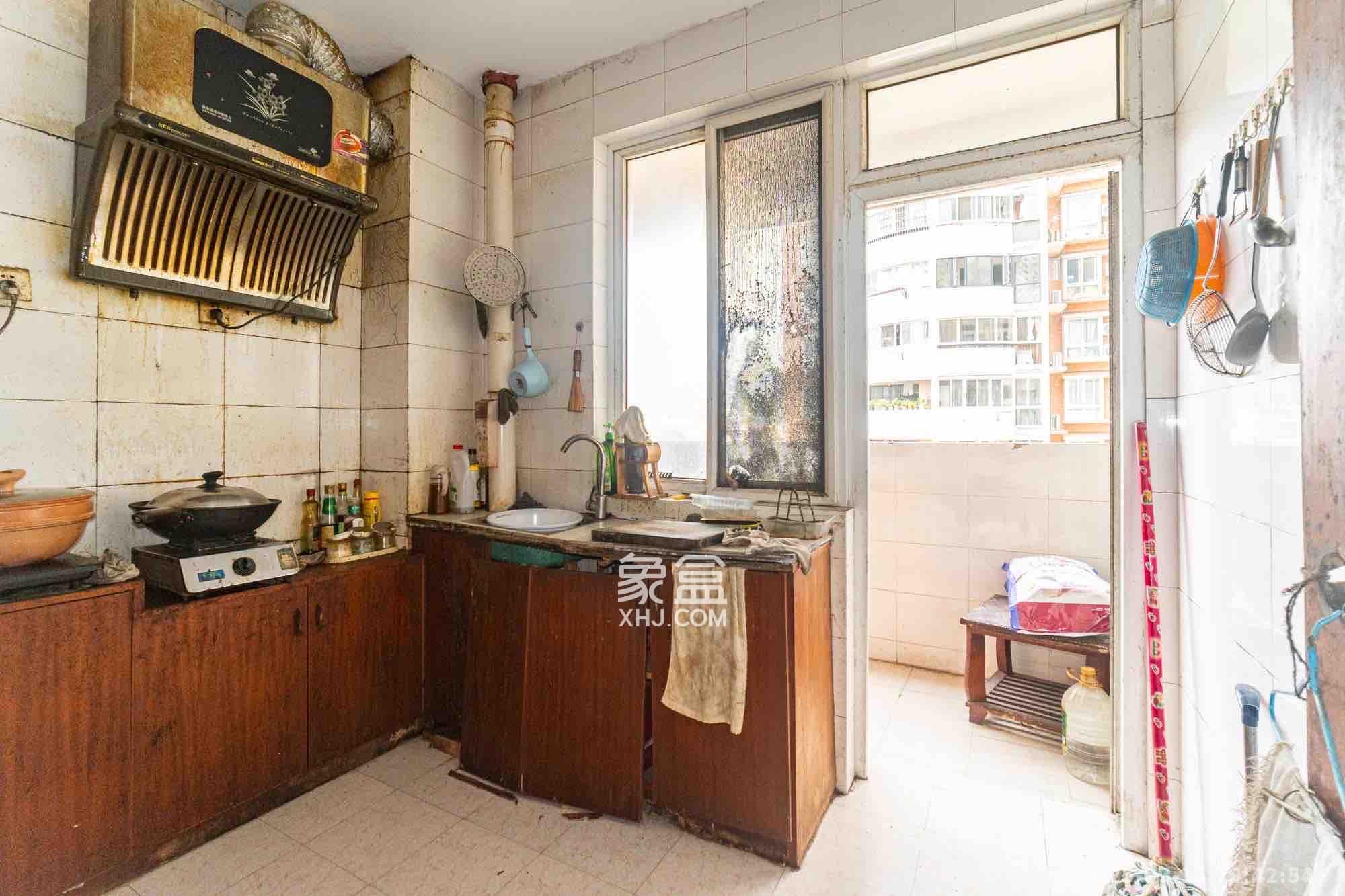 晶华美地  2室2厅2卫    1400.0元/月室内图