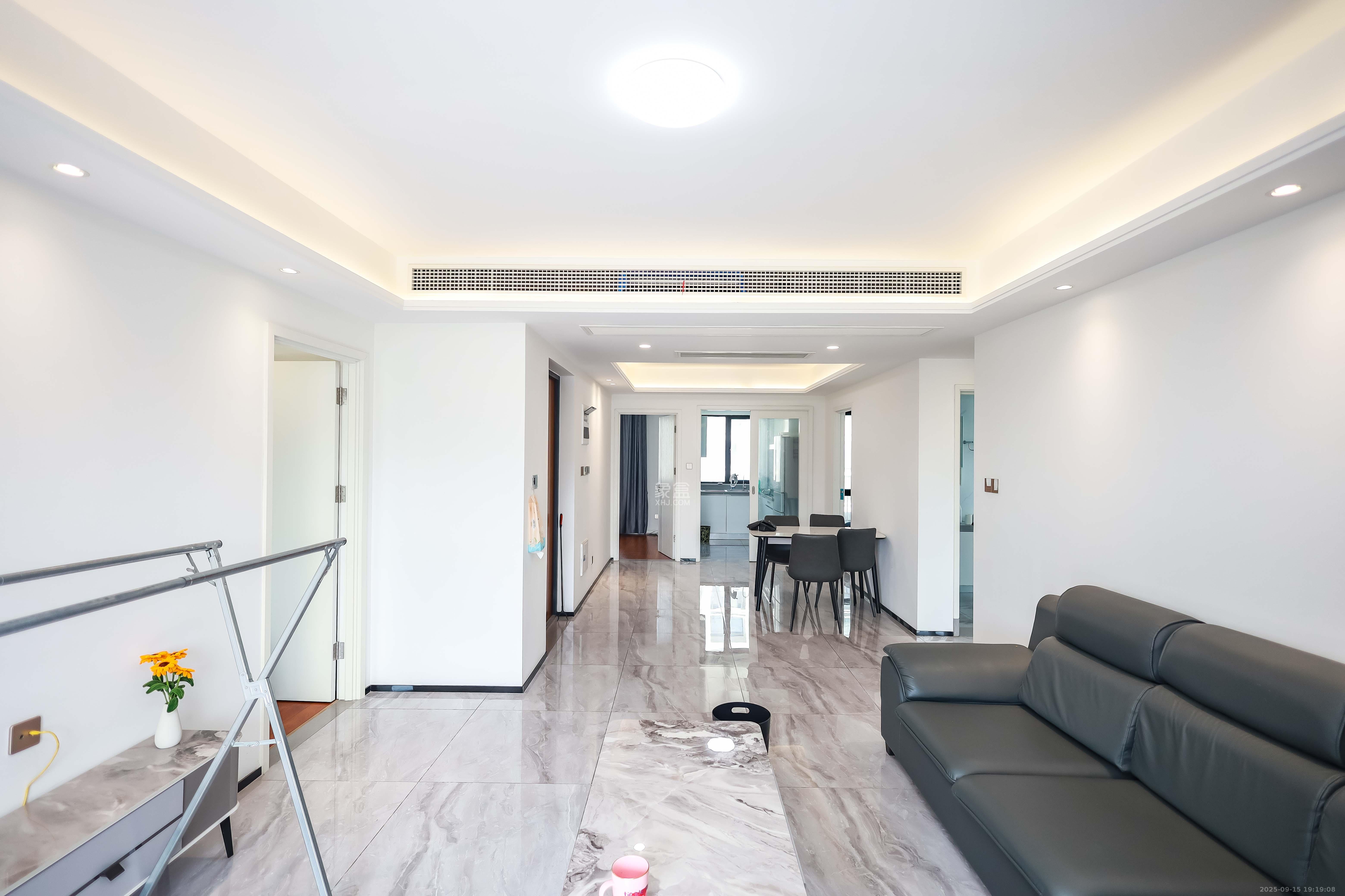 金基芳华  4室2厅2卫    145.0万客厅