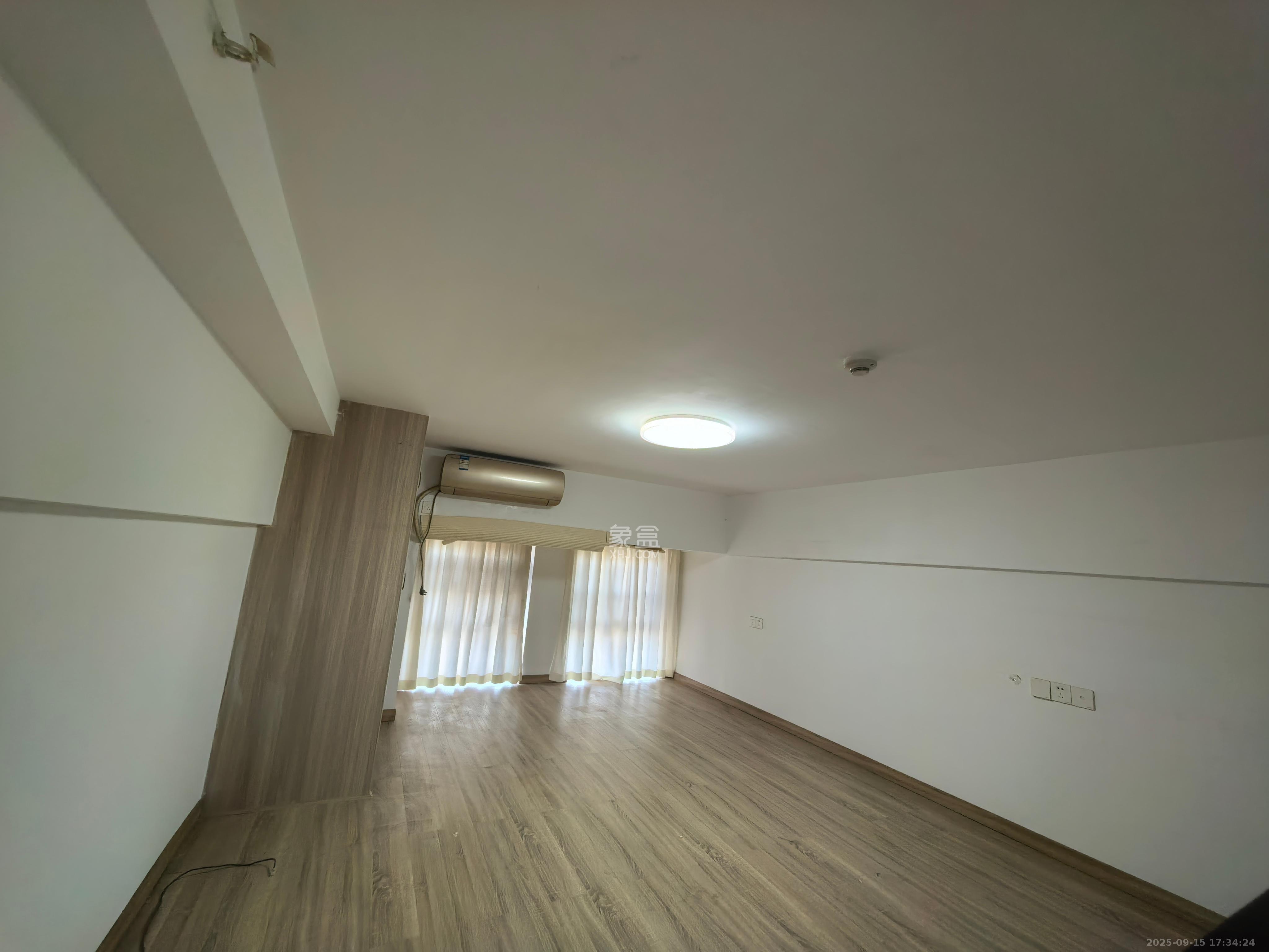 华润置地广场二期 1室1厅1卫 1500.0元/月 华润置地广场二期 1室1厅1卫 1500.0元/月室内图