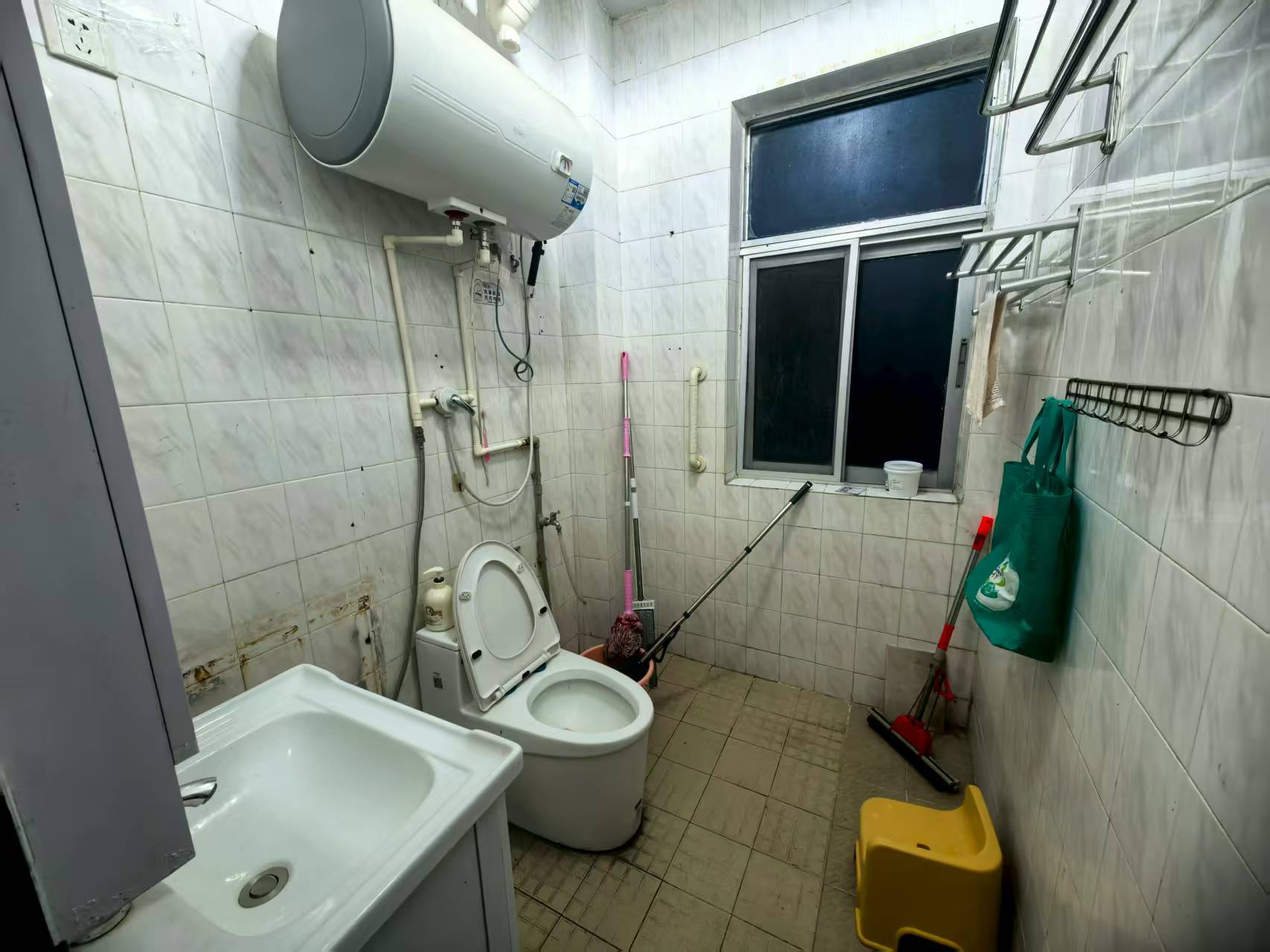 高速路小区 2室1厅1卫 1600.0元/月 高速路小区 2室1厅1卫 1600.0元/月室内图